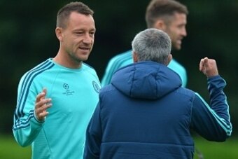 Chelsea's English defender John Terry (L) talks with Chelsea's Portuguese manager Jose Mourinho during a training session at Chelsea's training ground, in Stoke D'Abernon, near London, on September 15, 2015, ahead of the team's forthcoming UEFA Champions 
