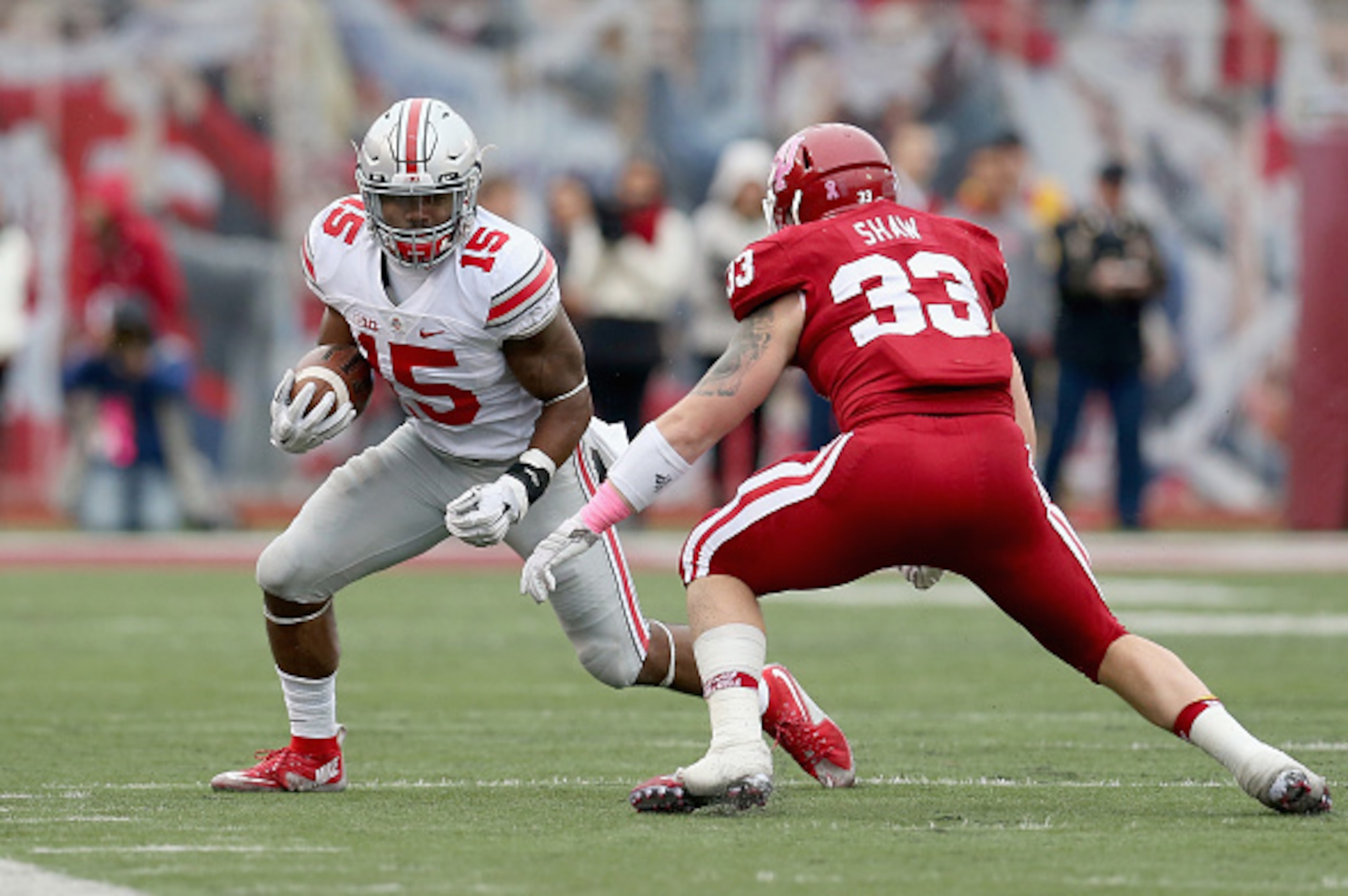 BLOOMINGTON, IN - OCTOBER 03:  Ezekiel Elliott #15 of the Ohio State Buckeyes runs with the ball against the Indiana Hoosiers at Memorial Stadium on October 3, 2015 in Bloomington, Indiana.  (Photo by Andy Lyons/Getty Images)