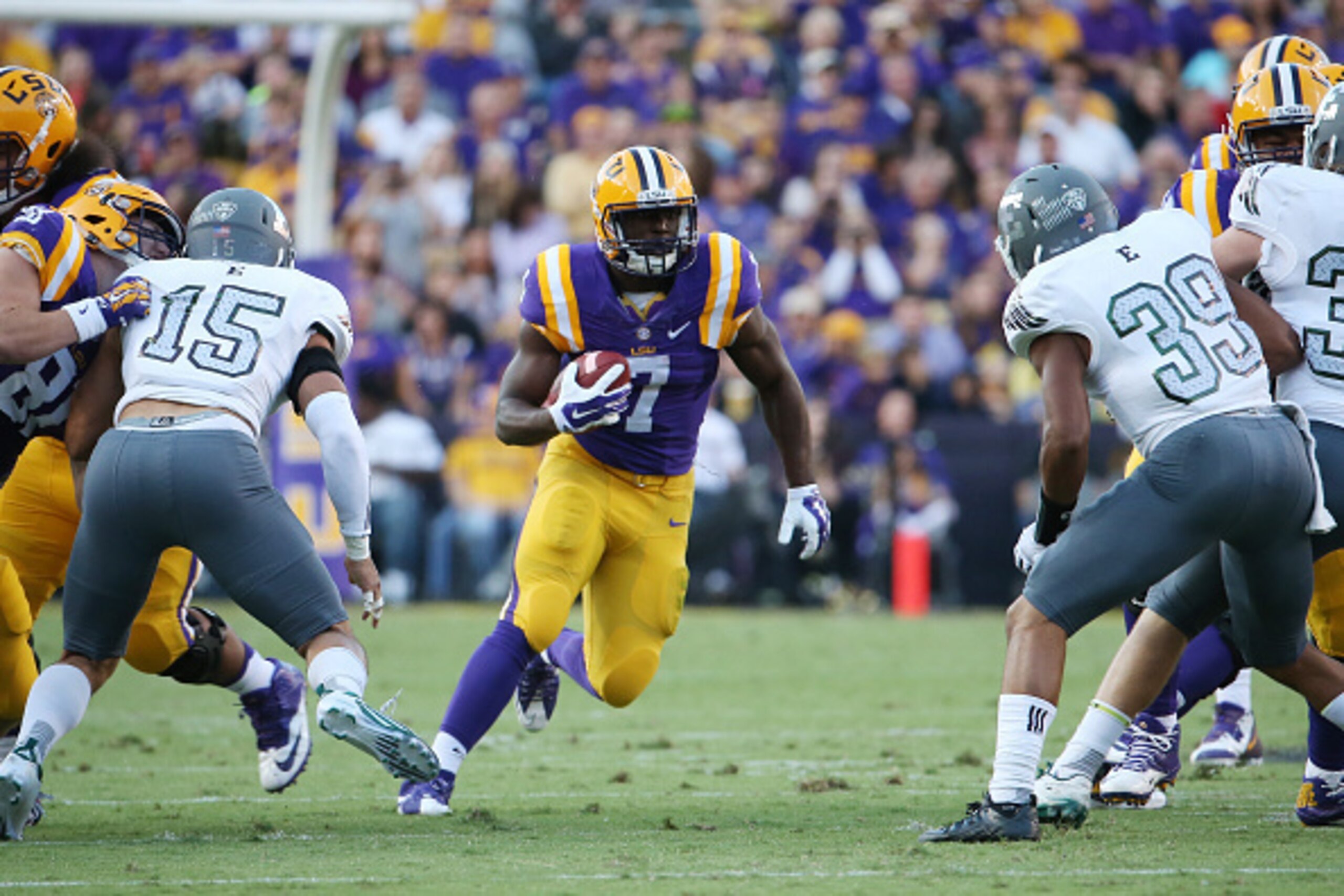 BATON ROUGE, LA - OCTOBER 03:  Leonard Fournette #7 of the LSU Tigers runs against the Eastern Michigan Eagles defense at Tiger Stadium on October 3, 2015 in Baton Rouge, Louisiana.  (Photo by Chris Graythen/Getty Images)