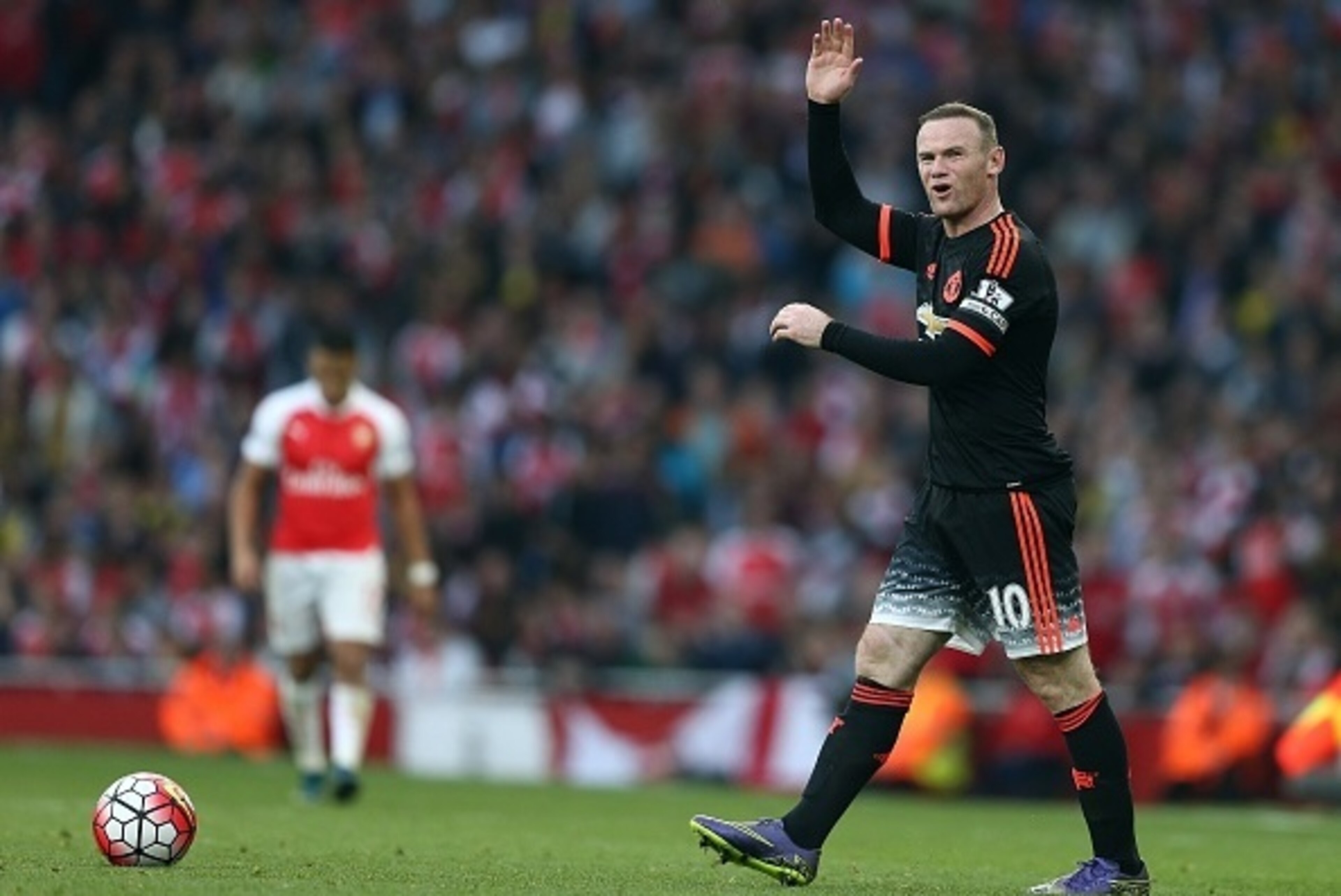 Manchester United's English striker Wayne Rooney reacts in frustration during the English Premier League football match between Arsenal and Manchester United at the Emirates Stadium in London on October 4, 2015.    AFP PHOTO / JUSTIN TALLIS

RESTRICTED TO
