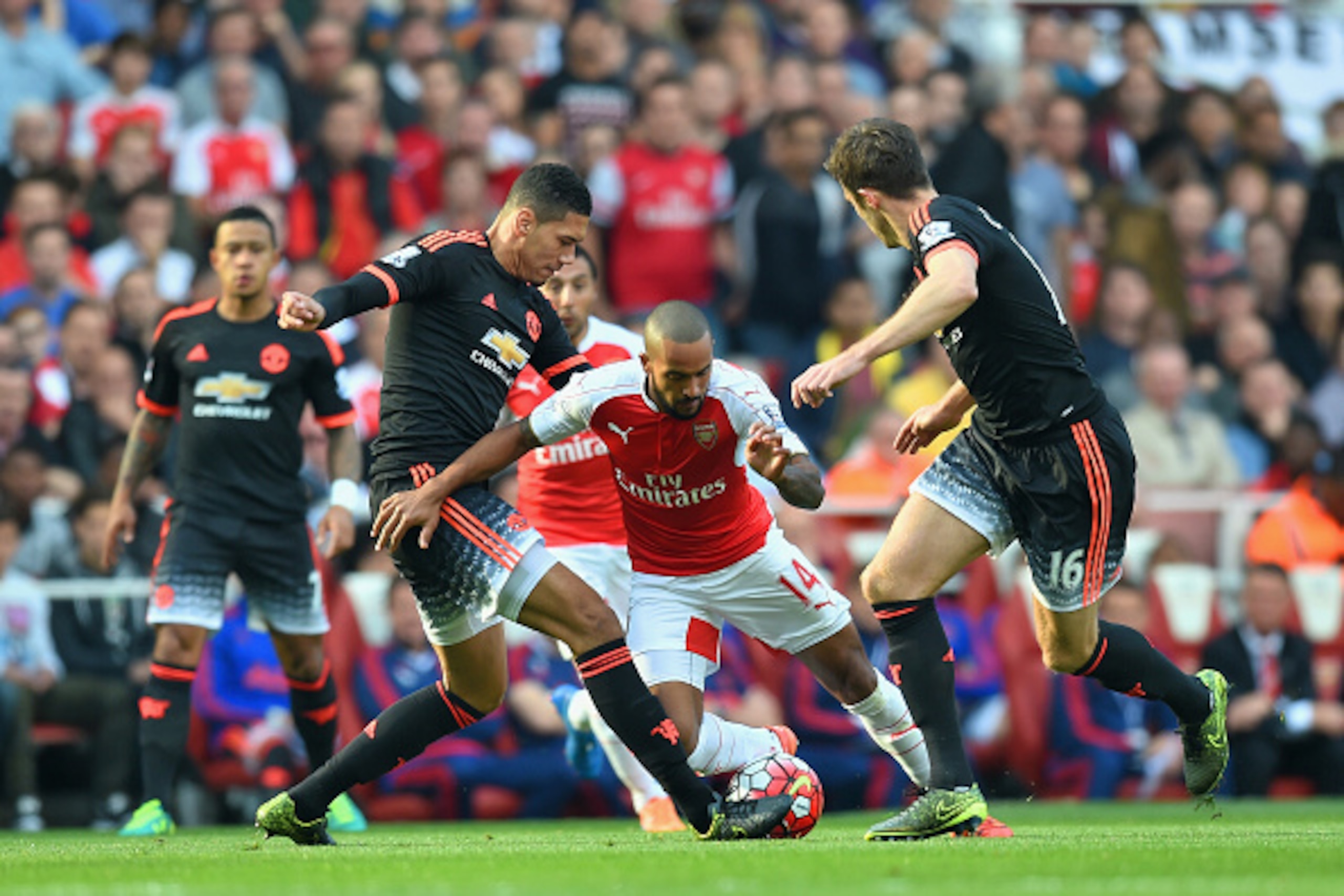 LONDON, ENGLAND - OCTOBER 04:  Theo Walcott of Arsenal is tackled by Chris Smalling of Manchester United during the Barclays Premier League match between Arsenal and Manchester United at Emirates Stadium on October 4, 2015 in London, England.  (Photo by M