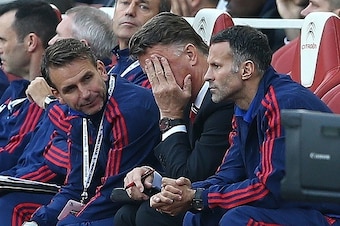Manchester United's Dutch manager Louis van Gaal (C) reacts during the English Premier League football match between Arsenal and Manchester United at the Emirates Stadium in London on October 4, 2015.    AFP PHOTO / JUSTIN TALLIS

RESTRICTED TO EDITORIAL 