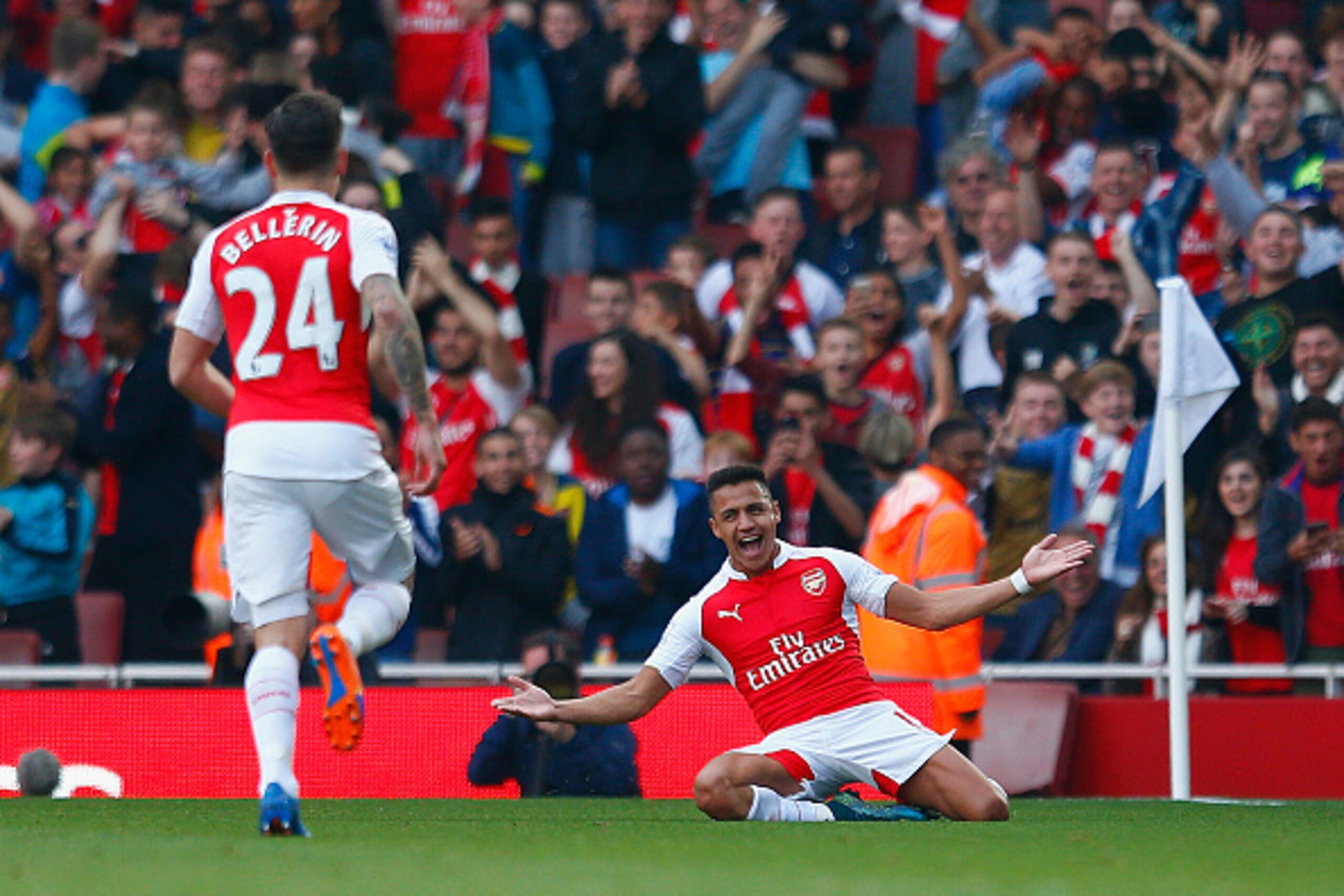 LONDON, ENGLAND - OCTOBER 04:  Alexis Sanchez of Arsenal celebrates scoring their third goal during the Barclays Premier League match between Arsenal and Manchester United at Emirates Stadium on October 4, 2015 in London, England.  (Photo by Julian Finney