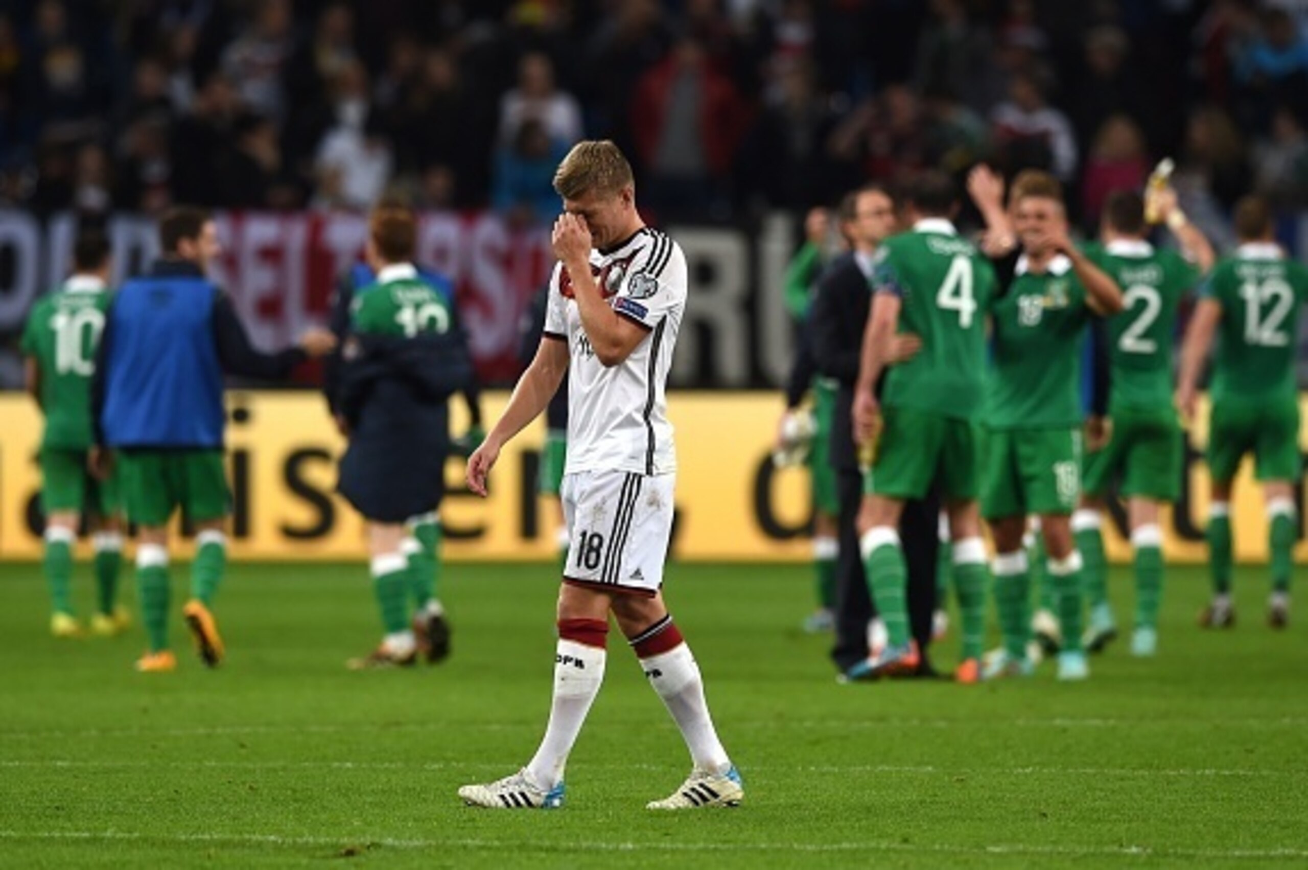 Germany's midfielder Toni Kroos (C) reacts after the UEFA Euro 2016 Group D qualifying football match Germany vs Republic of Ireland in Gelsenkirchen, western Germany on October 14, 2014. AFP PHOTO / PATRIK STOLLARZ        (Photo credit should read PATRIK