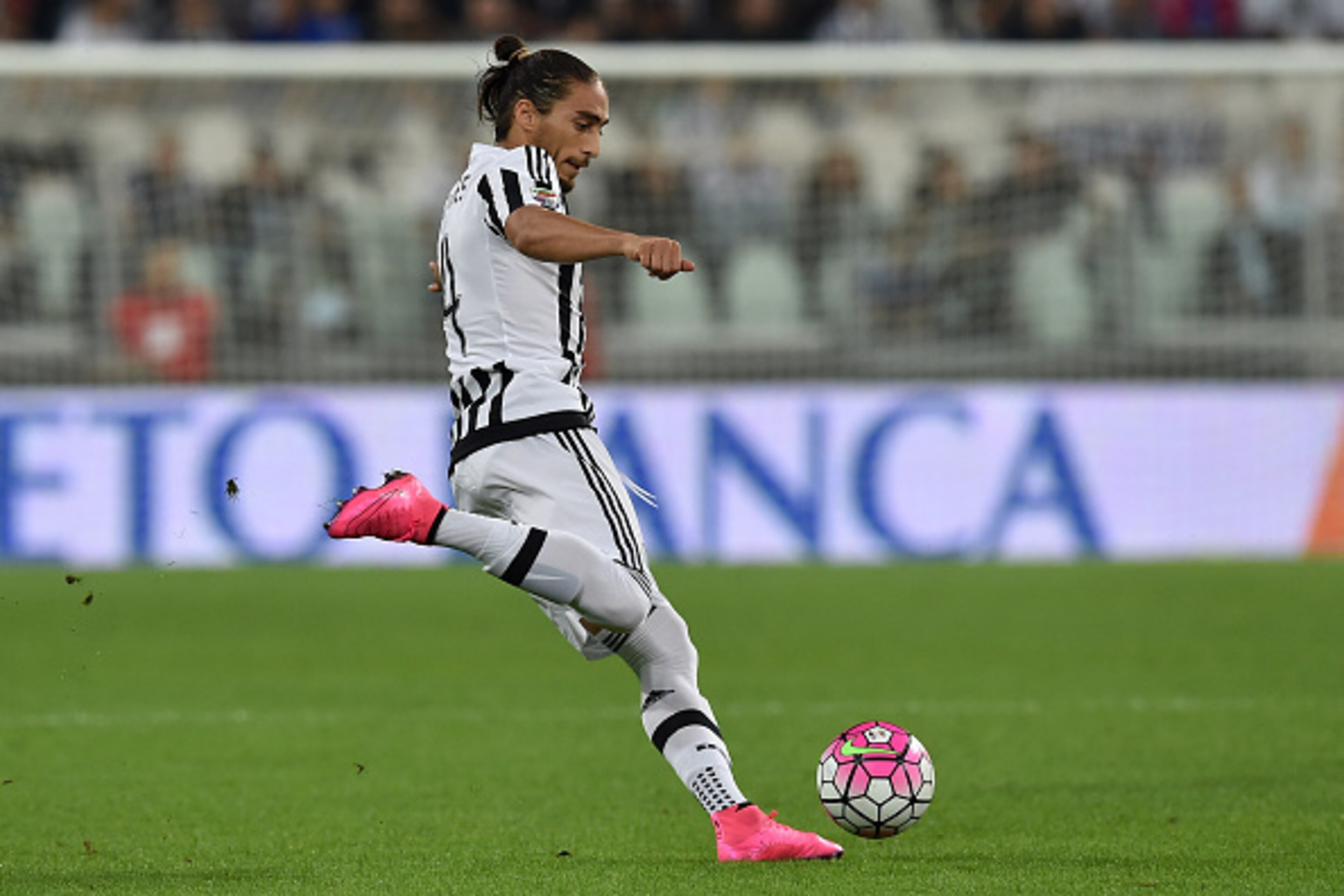 TURIN, ITALY - SEPTEMBER 12:  Martin Caceres of Juventus FC in action during the Serie A match between Juventus FC and AC Chievo Verona at Juventus Arena on September 12, 2015 in Turin, Italy.  (Photo by Valerio Pennicino/Getty Images)