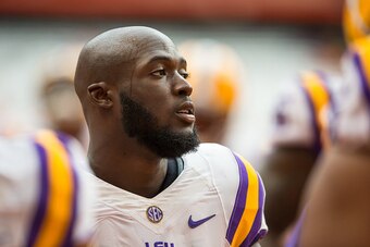 SYRACUSE, NY - SEPTEMBER 26:  Leonard Fournette #7 of the LSU Tigers walks off the field following warm ups for the game against the Syracuse Orange on September 26, 2015 at The Carrier Dome in Syracuse, New York.  LSU defeats Syracuse 34-24.  (Photo by B