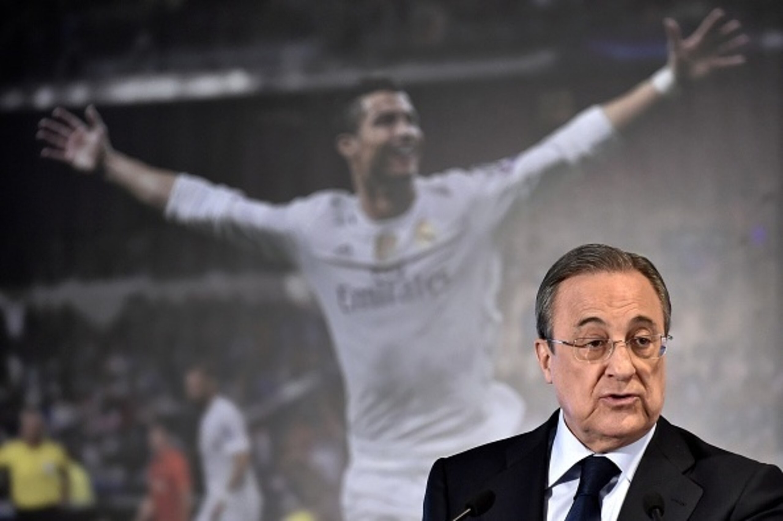 Real Madrid's president Florentino Perez speaks during a ceremony to celebrate Portuguese forward Cristiano Ronaldo's achievement as Real Madrid's all-time leading scorer at the Santiago Bernabeu stadium in Madrid on October 2, 2015. Cristiano Ronaldo sur