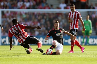 SOUTHAMPTON, ENGLAND - SEPTEMBER 20:  Morgan Schneiderlin of Manchester United in action with Victor Wanyama and Graziano Pelle of Southampton during the Barclays Premier League match at St Mary's stadium between Southampton and Manchester United on Septe