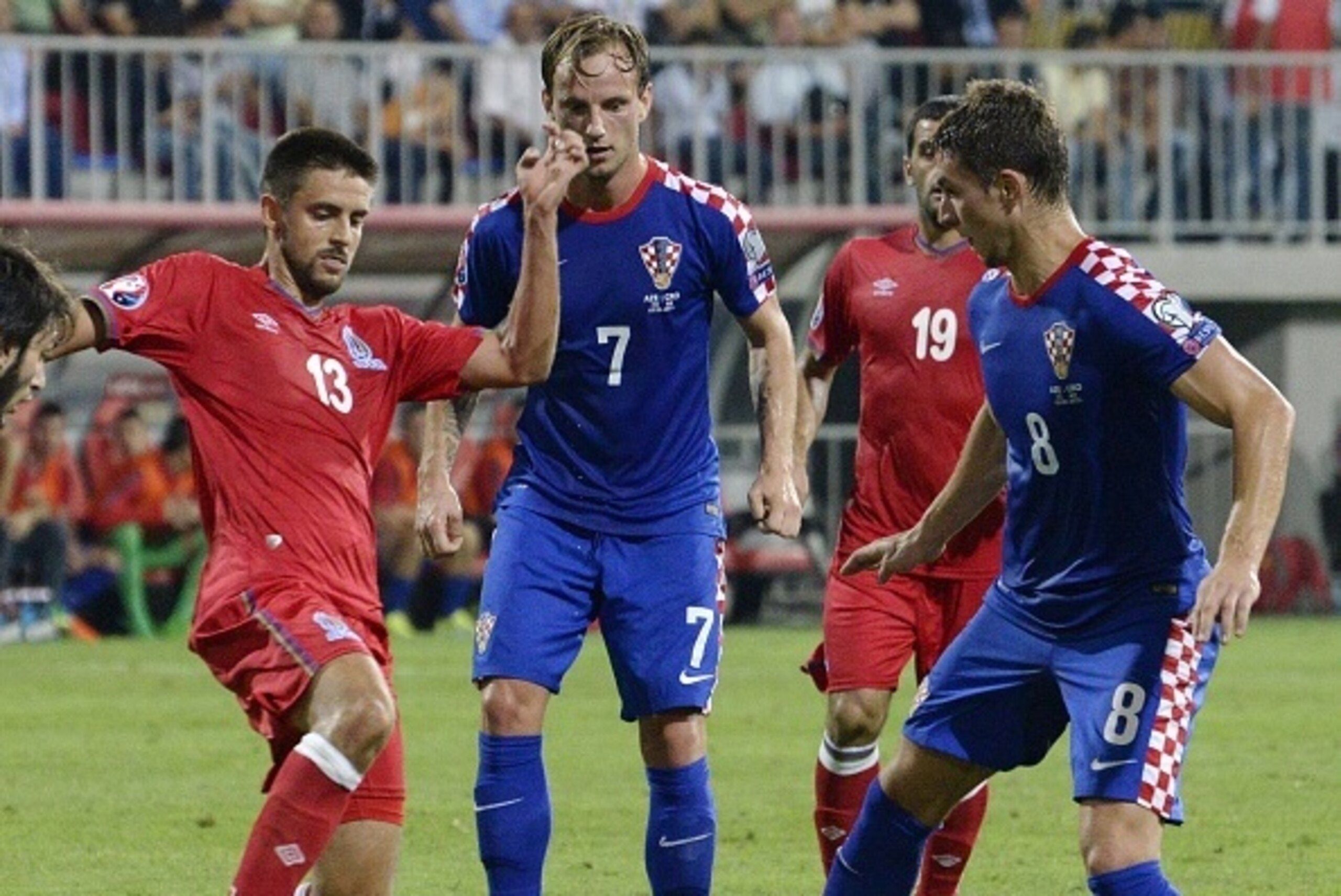 Dmitri Nazarov (L) of Azerbaijan vies for a ball with Ivan Rakitic (C) and Marko Pjaca (R) of Croatia during the UEFA Euro 2016 qualifying football match between Azerbaijan and Croatia in Baku on September 3, 2015. AFP PHOTO / TOFIK BABAYEV        (Photo 