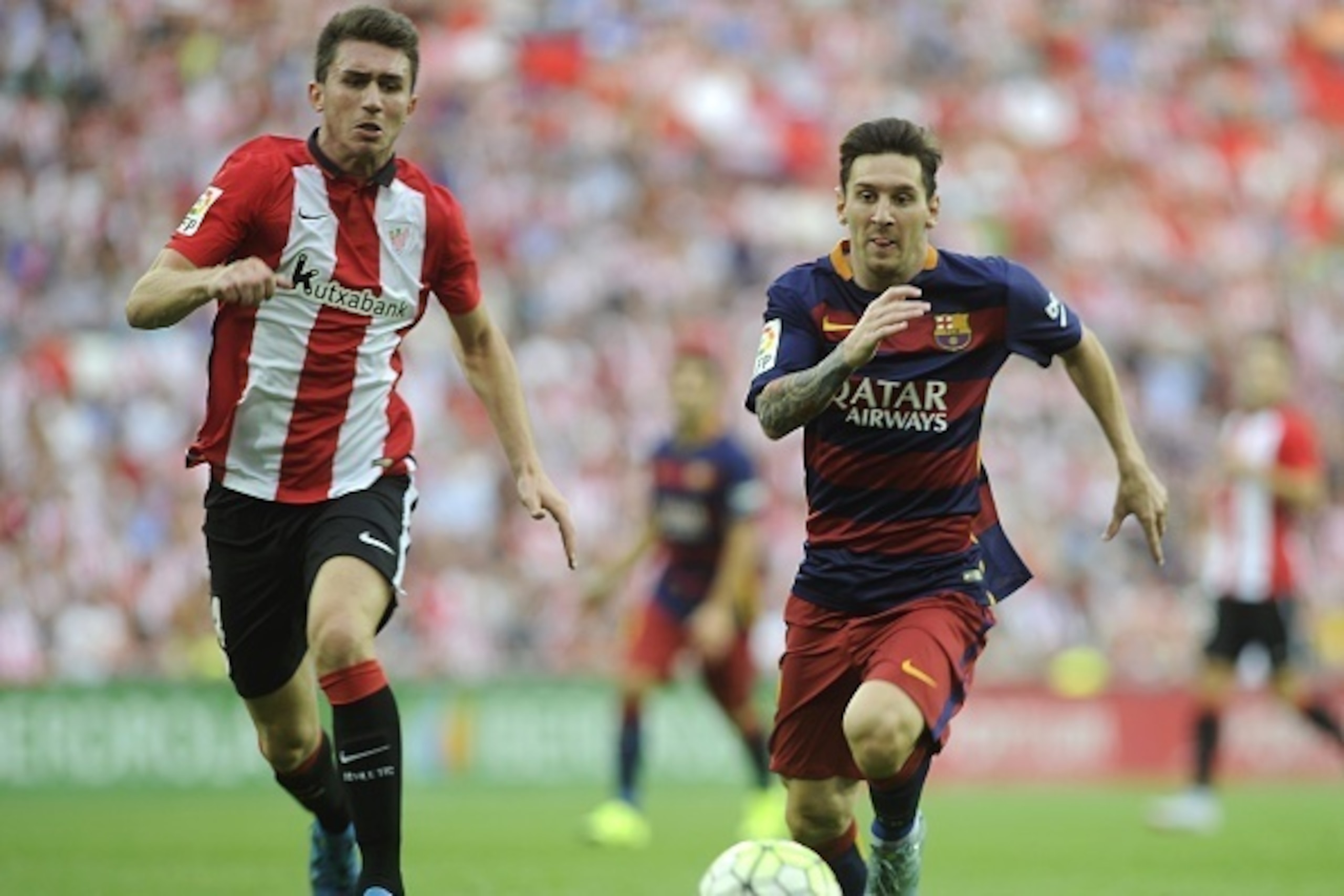 Barcelona's Argentinian forward Lionel Messi (R) vies with Athletic Bilbao's defender Aymeric Laporte during the Spanish league football match Athletic Club Bilbao vs FC Barcelona at the San Mames stadium in Bilbao on August 23, 2015.  AFP PHOTO/ ANDER GI