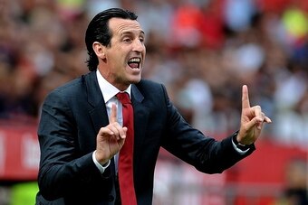 Sevilla's coach Unai Emery gestures during the Spanish league football match Sevilla FC vs Barcelona at the Ramon Sanchez Pizjuan stadium in Sevilla on October 3, 2015.   AFP PHOTO/ CRISTINA QUICLER        (Photo credit should read CRISTINA QUICLER/AFP/Ge