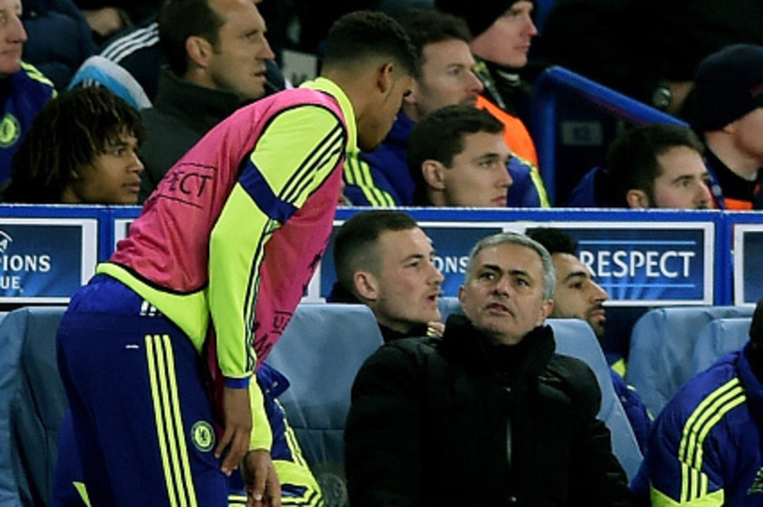 LONDON, ENGLAND - DECEMBER 10:  Ruben Loftus-Cheek of Chelsea speaks with Jose Mourinho the manager of Chelsea during the UEFA Champions League group G match between Chelsea and Sporting Clube de Portugal at Stamford Bridge on December 10, 2014 in London,