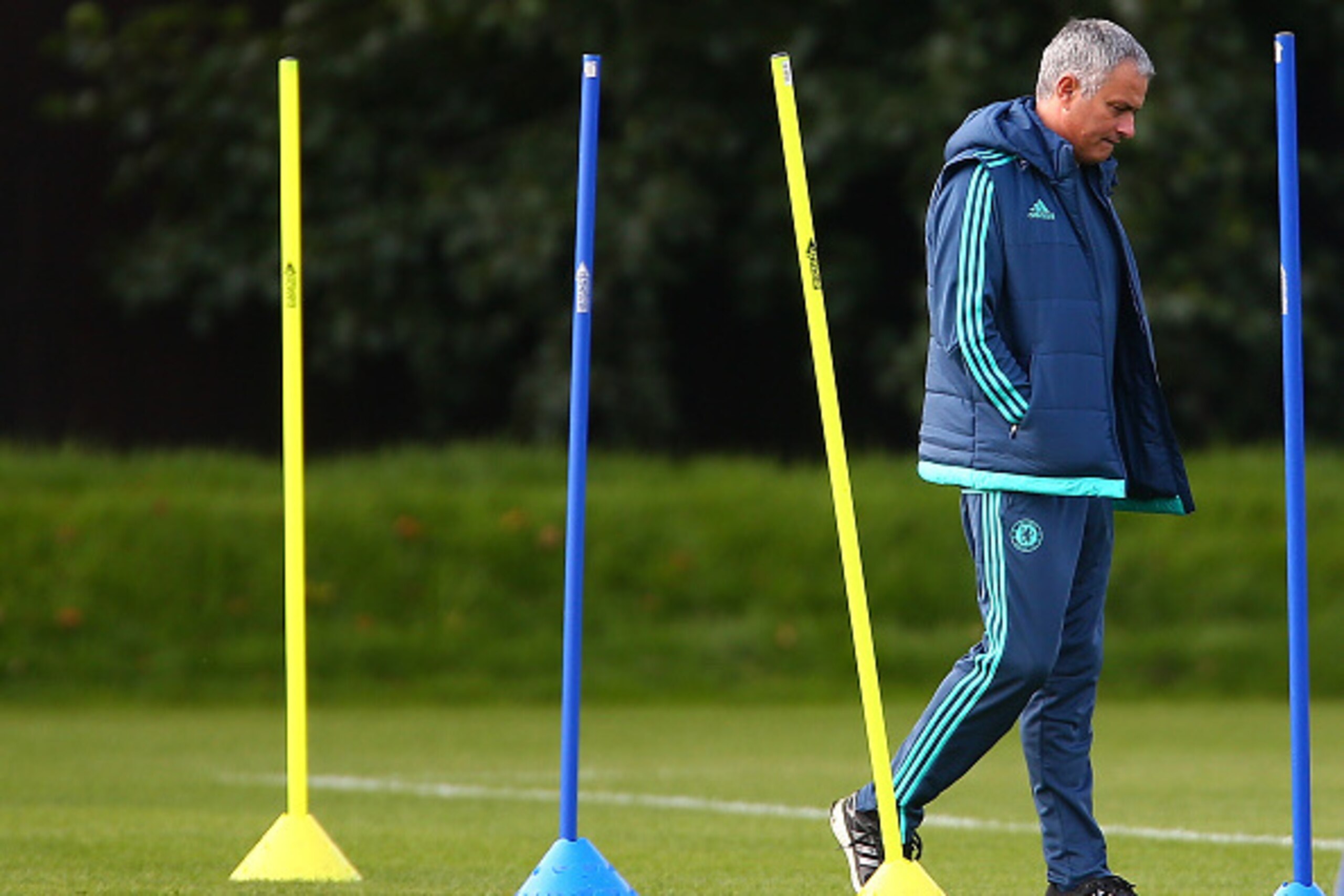 COBHAM, ENGLAND - SEPTEMBER 28:  Jose Mourinho manager of Chelsea during a training session at Chelsea Training Ground on September 28, 2015 in Cobham, England.  (Photo by Jordan Mansfield/Getty Images)