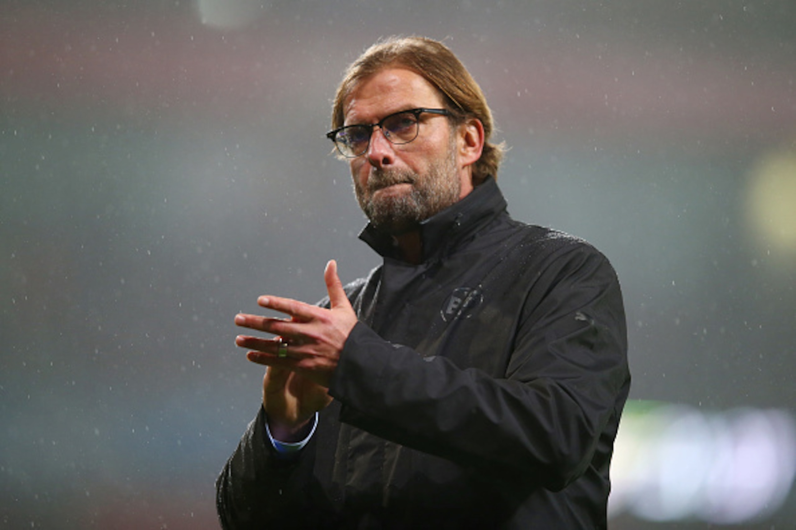 LONDON, ENGLAND - NOVEMBER 26:  Jurgen Klopp the Borussia Dortmund manager applauds the travelling fans following his team's 2-0 defeat during the UEFA Champions League Group D match between Arsenal and Borussia Dortmund at the Emirates Stadium on Novembe