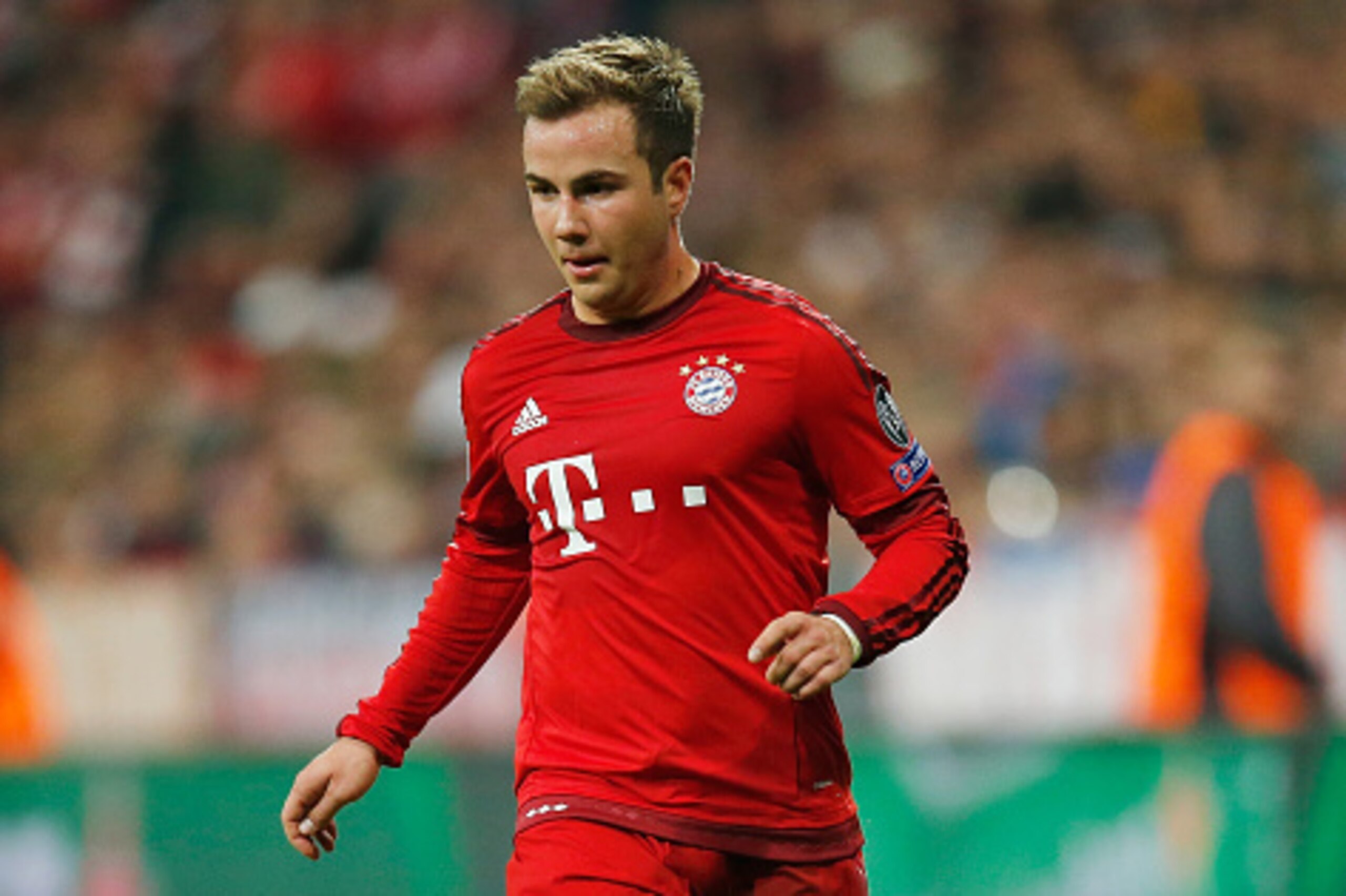 MUNICH, GERMANY - SEPTEMBER 29:  Mario Goetze of Bayern Munchen runs with the ball during the UEFA Champions League Group F match between FC Bayern Munchen and GNK Dinamo Zagreb at the Allianz Arena on September 29, 2015 in Munich, Germany.  (Photo by Bor