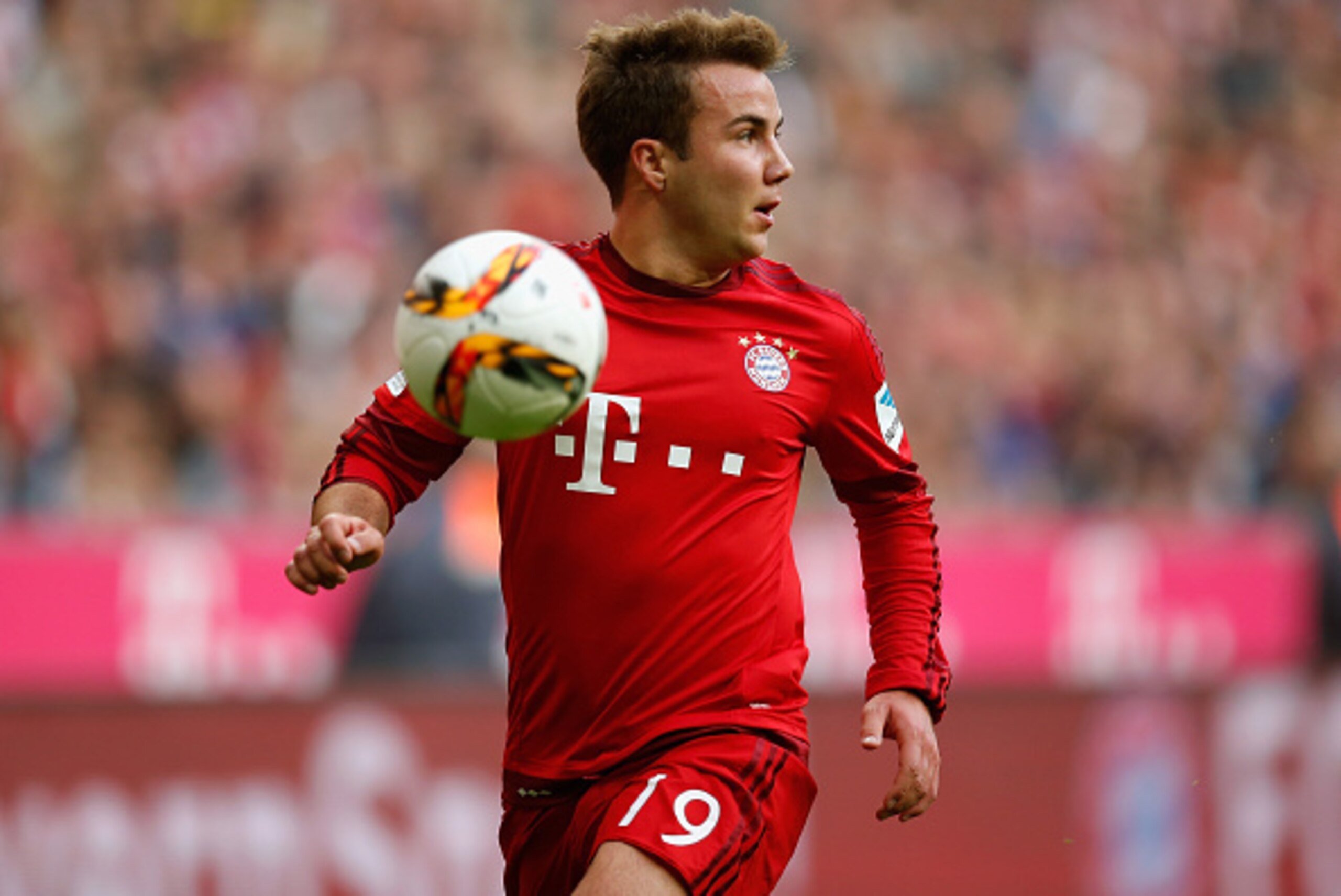 MUNICH, GERMANY - OCTOBER 04:  Mario Goetze of Bayern Muenchen runs with the ball during the Bundesliga match between FC Bayern Muenchen and Borussia Dortmund at Allianz Arena on October 4, 2015 in Munich, Germany.  (Photo by Boris Streubel/Getty Images)