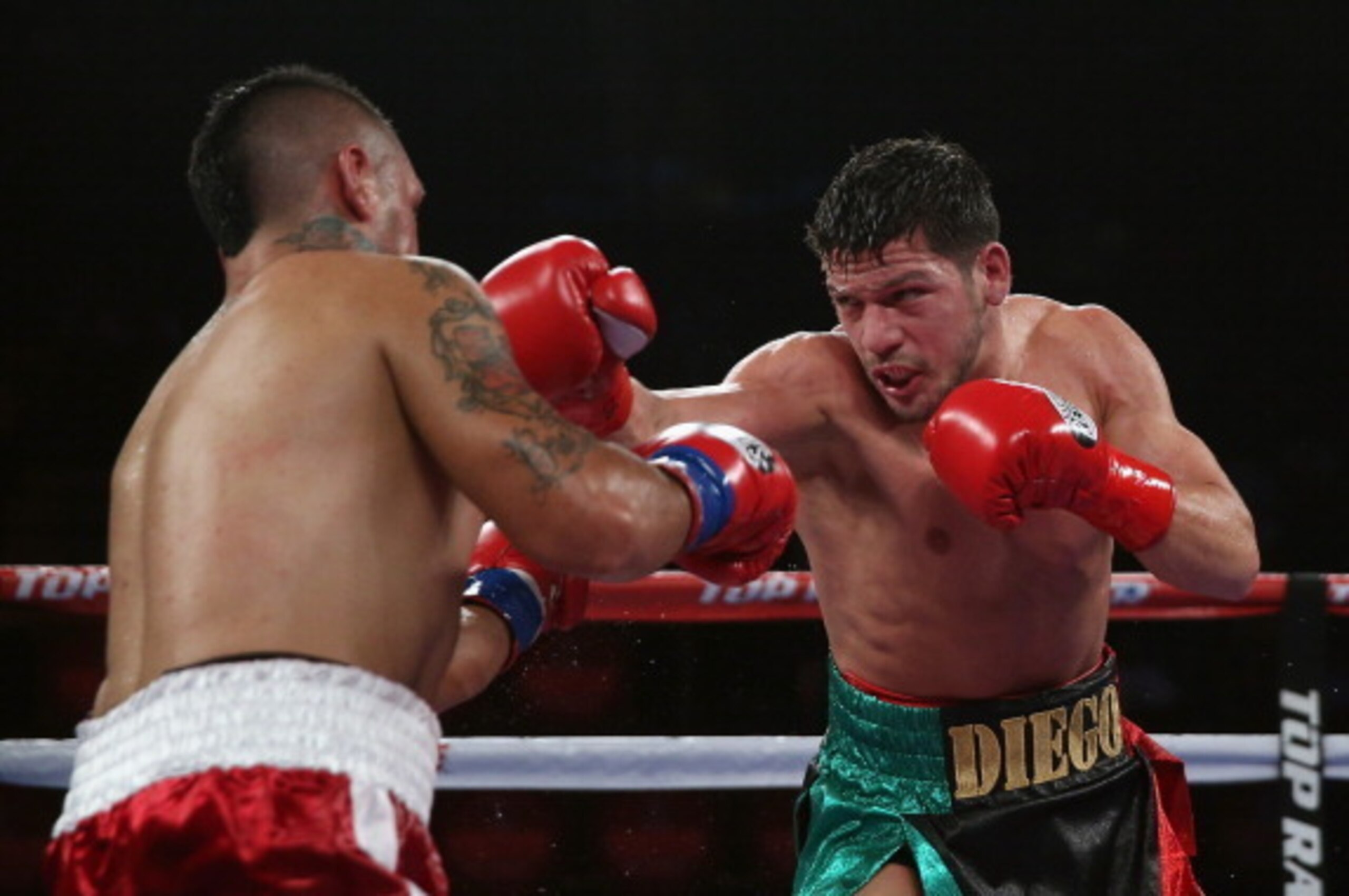 INGLEWOOD, CA - MAY 17:  Diego Magdaleno throws a right hand at Oscar Bravo at The Forum on May 17, 2014 in Inglewood, California.  (Photo by Jeff Gross/Getty Images)