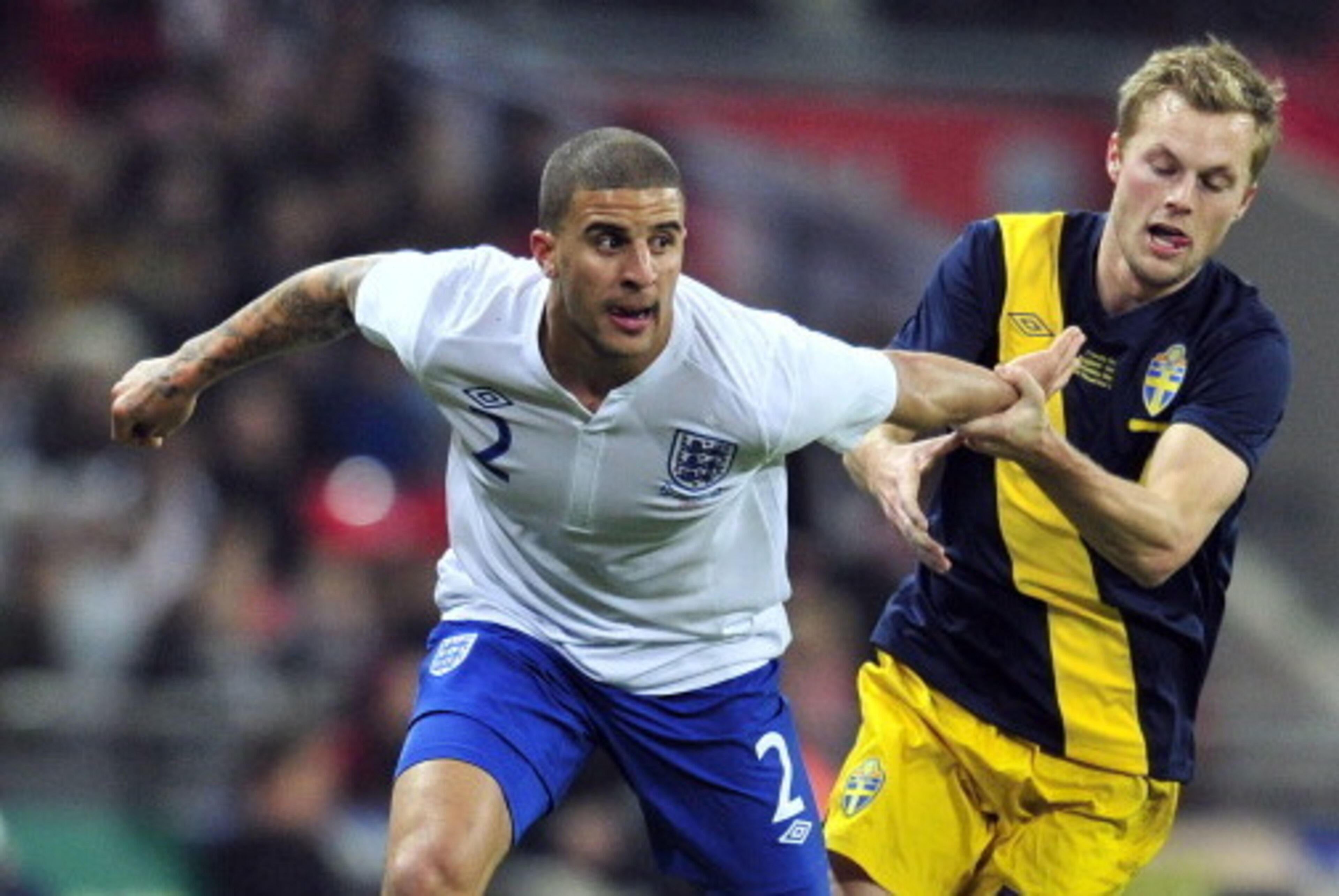 England's defender Kyle Walker (L) vies for the ball with Sweden's midfielder Sebastian Larsson during the friendly football match between England and Sweden at the Wembley Stadium in London, on November 15, 2011 . AFP PHOTO/IAN KINGTON

NOT FOR ADVERTISI