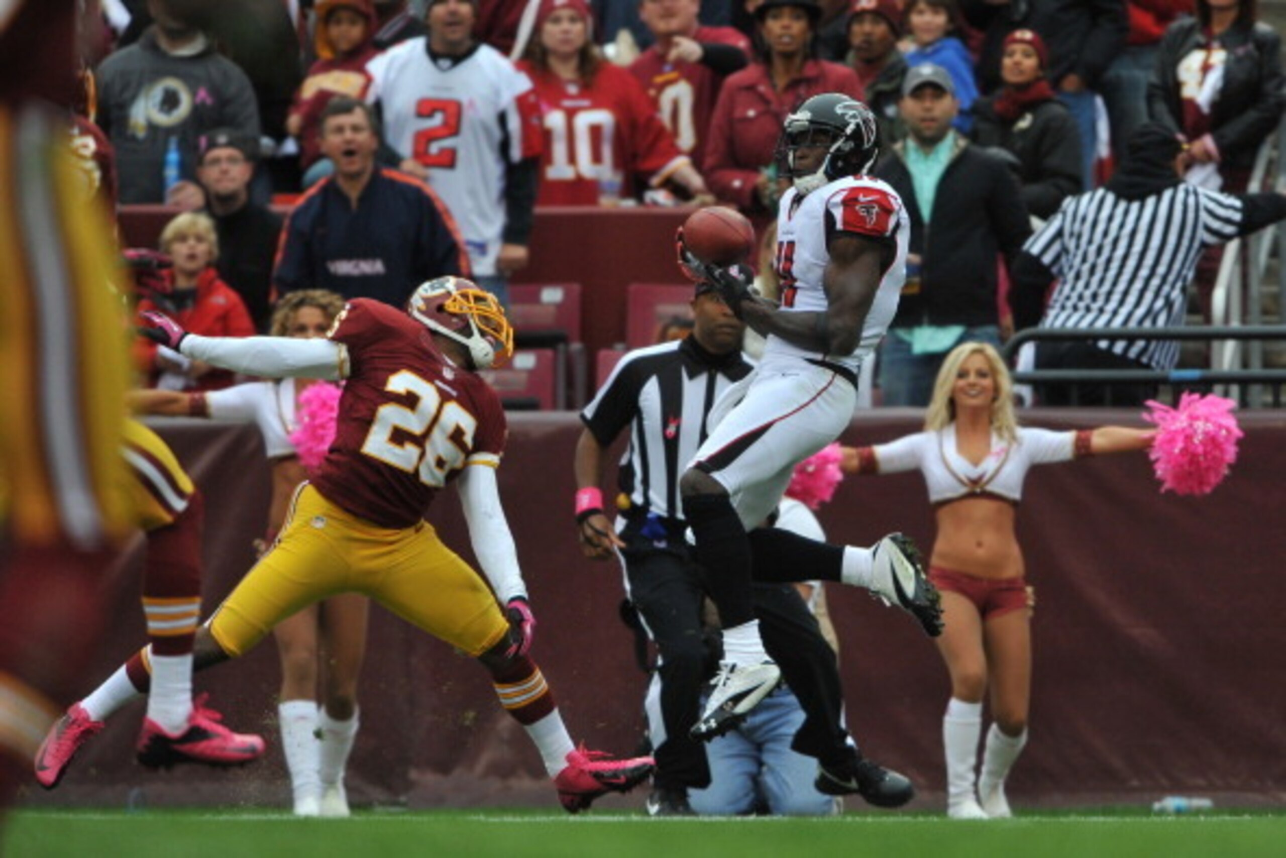 LANDOVER, MD - OCTOBER 7: Julio Jones #11 of the Atlanta Falcons makes a catch against the Washington Redskins at FedExField on October 7, 2012 in Landover, Maryland. The Falcons defeated the Redskins 24-17. (Photo by Larry French/Getty Images)