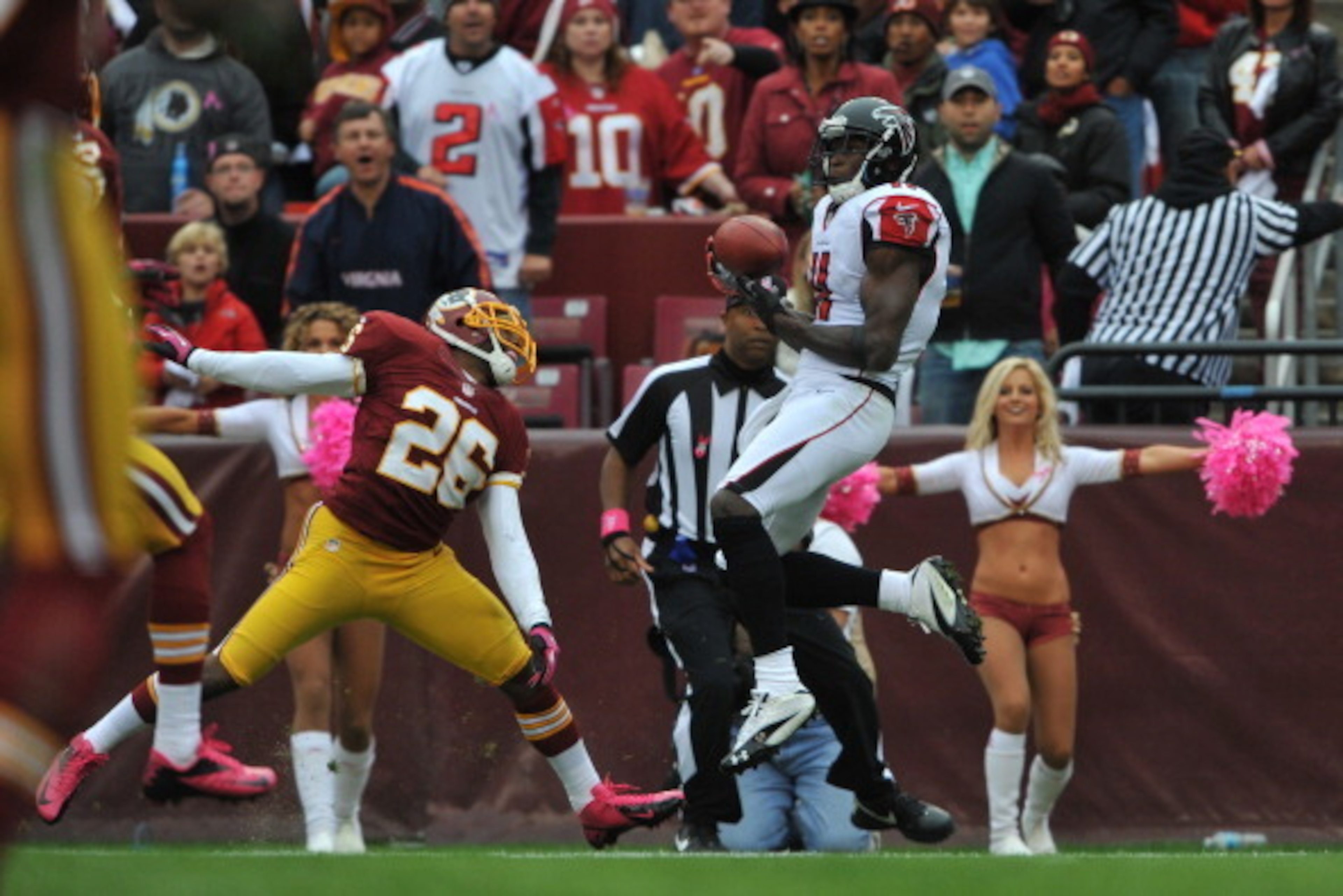 LANDOVER, MD - OCTOBER 7: Julio Jones #11 of the Atlanta Falcons makes a catch against the Washington Redskins at FedExField on October 7, 2012 in Landover, Maryland. The Falcons defeated the Redskins 24-17. (Photo by Larry French/Getty Images)