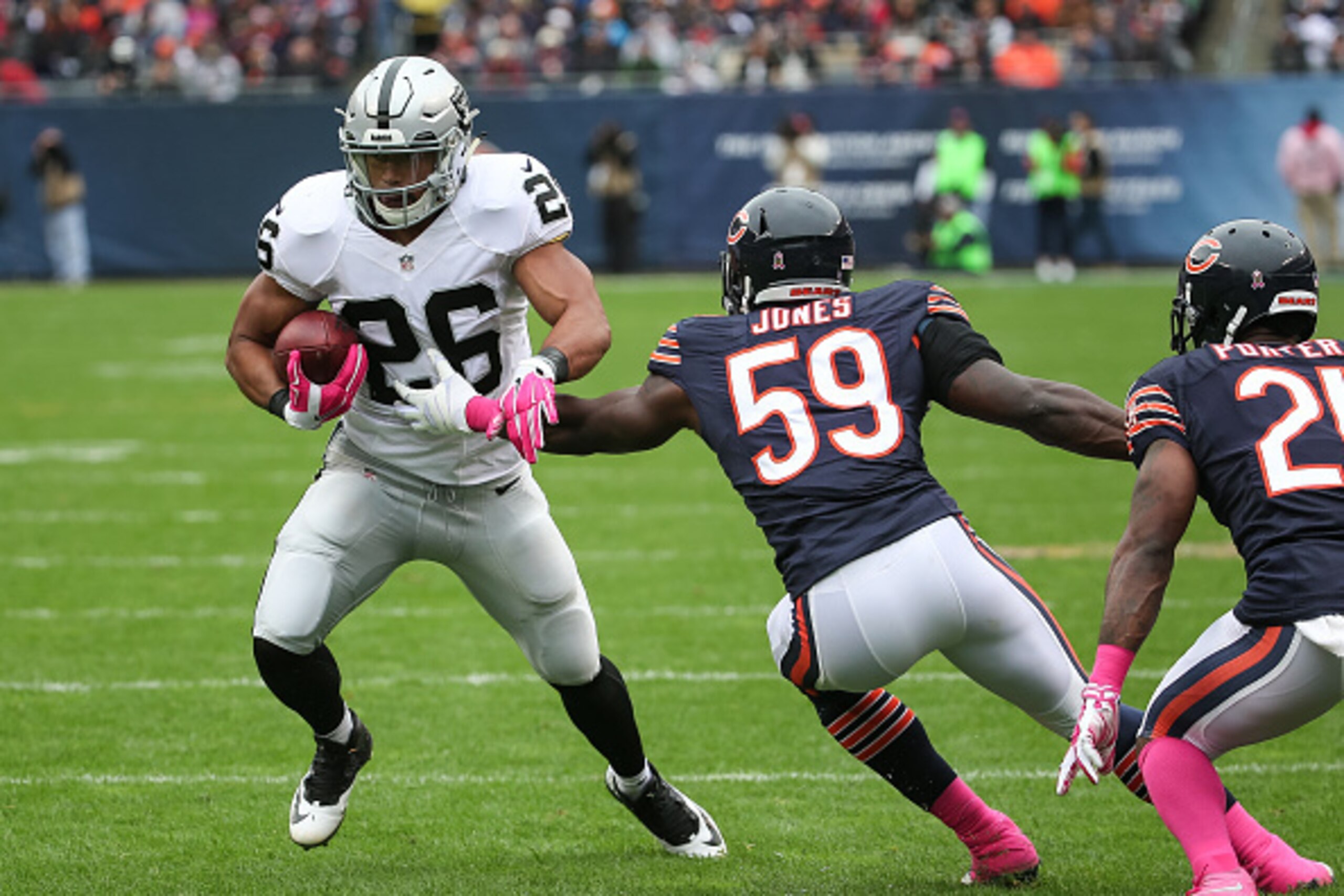 CHICAGO, IL - OCTOBER 04:   Roy Helu #26 of the Oakland Raiders carries the football against  Christian Jones #59 of the Chicago Bears in the second half at Soldier Field on October 4, 2015 in Chicago, Illinois.  (Photo by Jonathan Daniel/Getty Images)