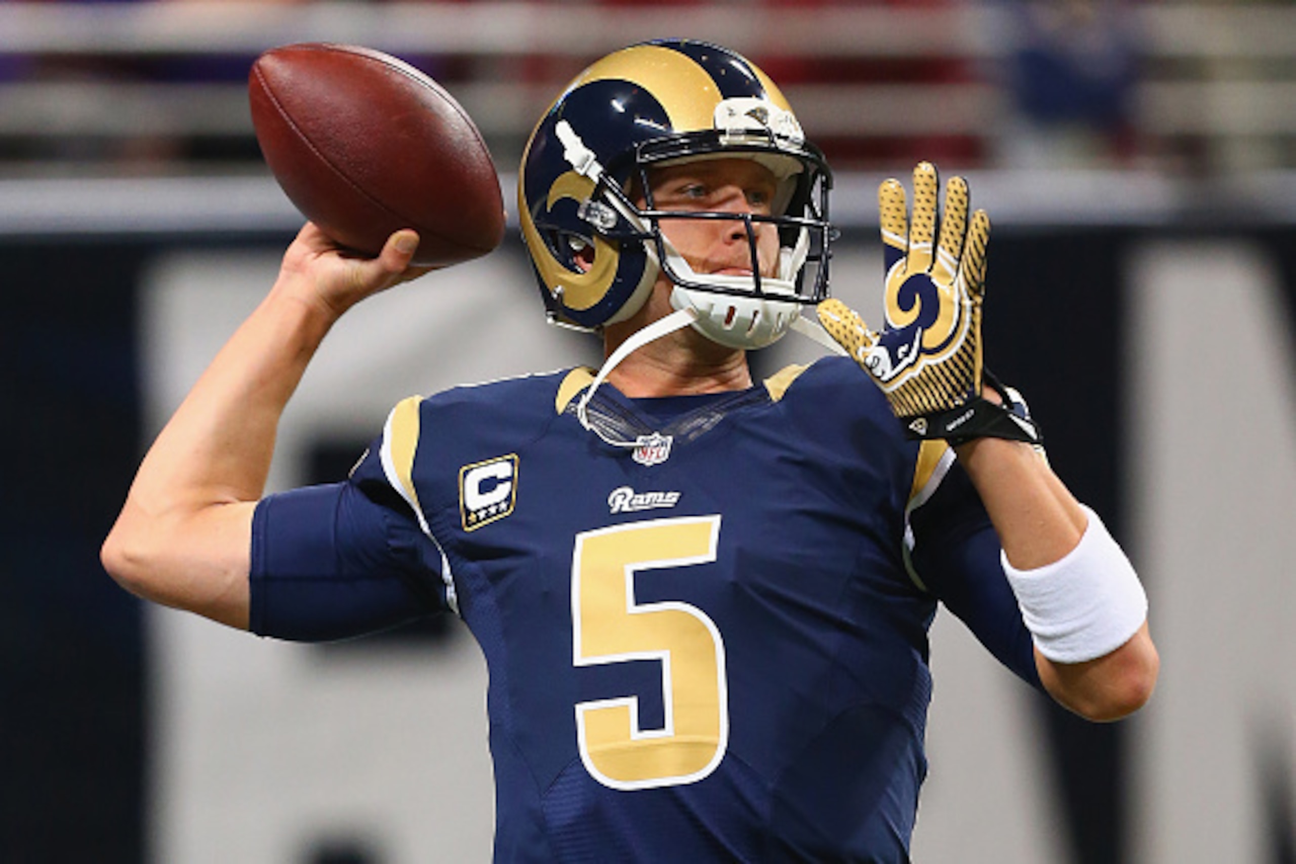 ST. LOUIS, MO - SEPTEMBER 13: Nick Foles #5 of the St. Louis Rams warms up prior to a game against the Seattle Seahawks at the Edward Jones Dome on September 13, 2015 in St. Louis, Missouri. (Photo: Dilip Vishwanat/Getty Images)