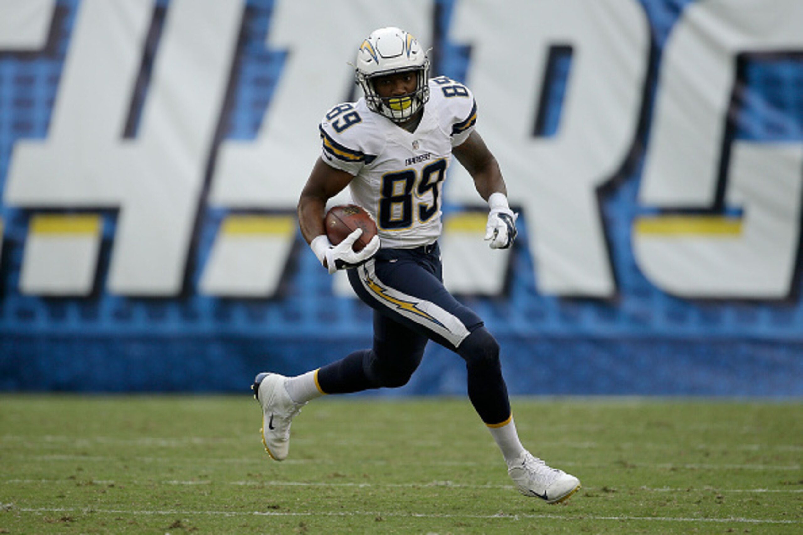 SAN DIEGO, CA - OCTOBER 04:  Ladarius Green #89 of the San Diego Chargers carries the ball against the Cleveland Browns at Qualcomm Stadium on October 4, 2015 in San Diego, California.  (Photo by Jeff Gross/Getty Images)
