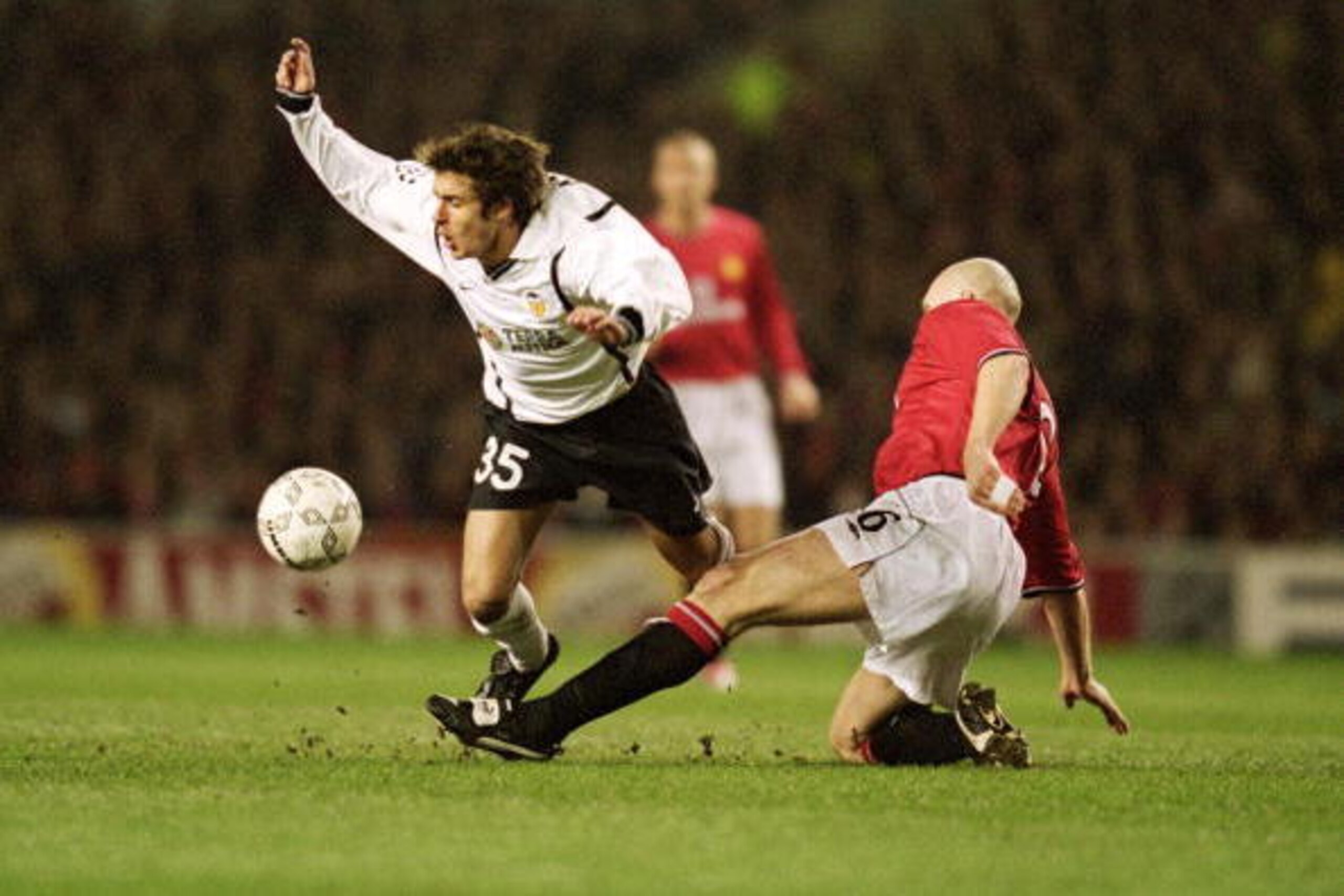 20 Feb 2001:  Pablo Cesar Aimar of Valencia loses out in the challenge to Jaap Stam of Manchester United during the UEFA Champions League Group A match played at Old Trafford, in Manchester, England. The match ended in a 1-1 draw. \ Mandatory Credit: Alex