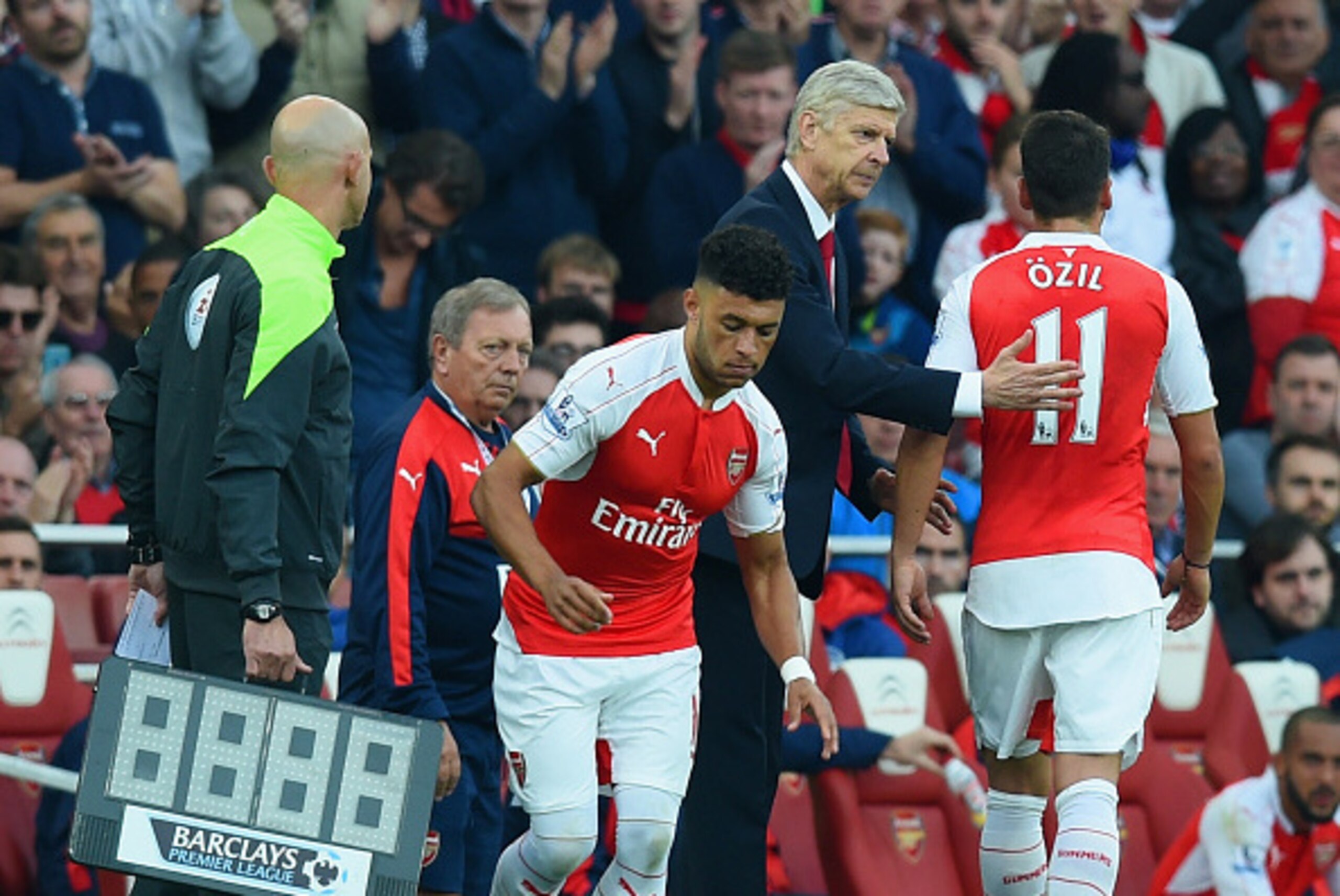 LONDON, ENGLAND - OCTOBER 04:  Alex Oxlade-Chamberlain of Arsenal replaces Mesut Oezil of Arsenal during the Barclays Premier League match between Arsenal and Manchester United at Emirates Stadium on October 4, 2015 in London, England.  (Photo by Michael 