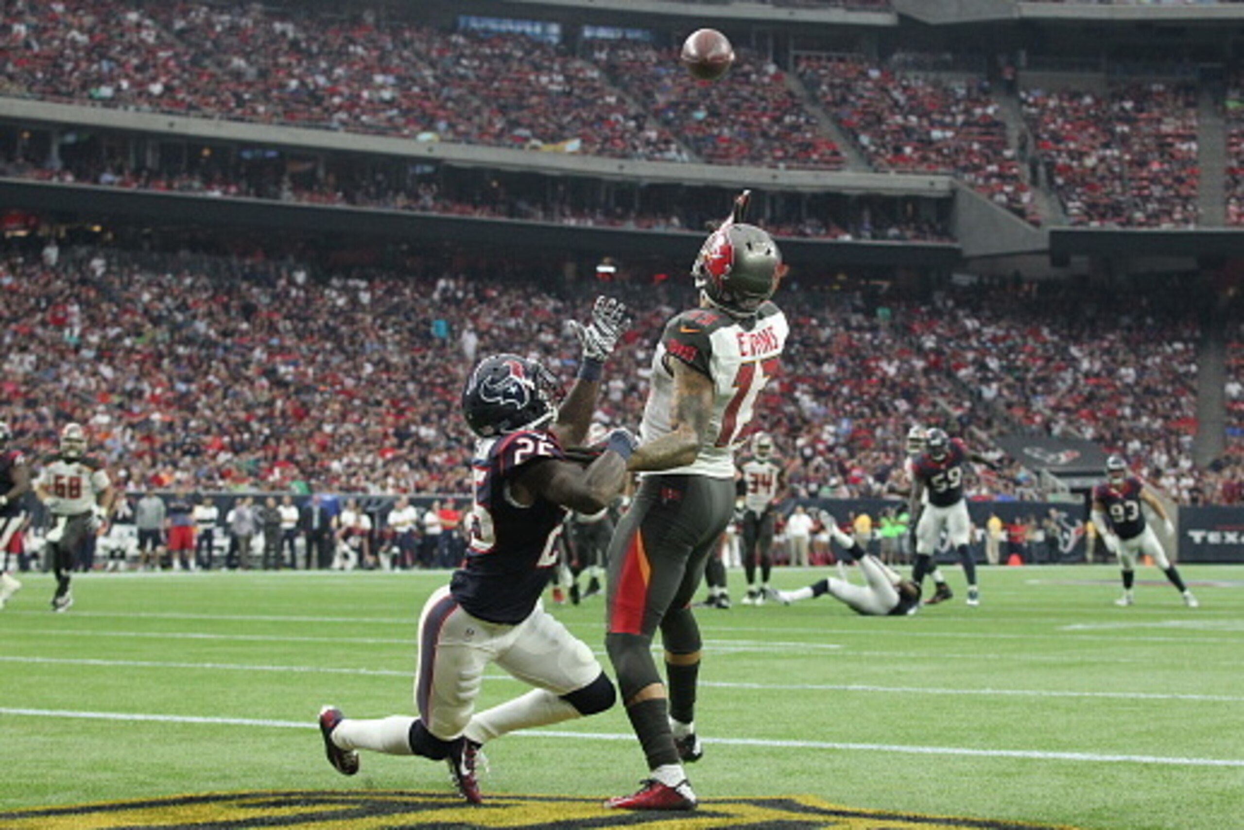 HOUSTON, TX - SEPTEMBER 27: Mike Evans #13 of the Tampa Bay Buccaneers drops a pass while be wing covered by Kareem Jackson #25 of the Houston Texans in the fourth quarter on September 27, 2015 at NRG Stadium in Houston, Texas. Texans won 19 to 9.(Photo b