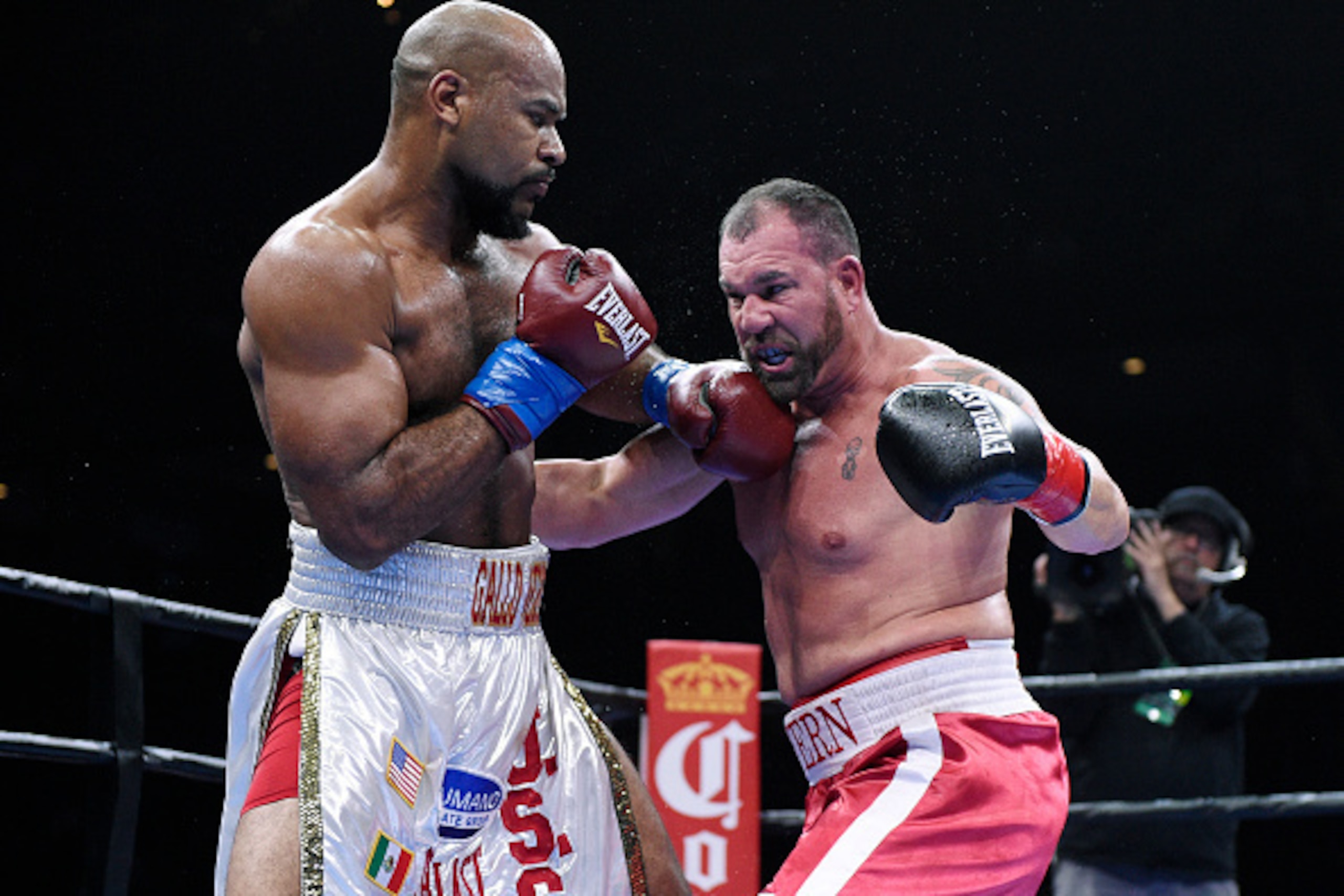 ONTARIO, CA - MARCH 13: Gerald Washington (L) throws a punch against Jason Gavern during their 8 round heavyweight bout at Citizens Business Bank Arena March 13, 2015 in Ontario, California. (Photo by Kevork Djansezian/Getty Images)