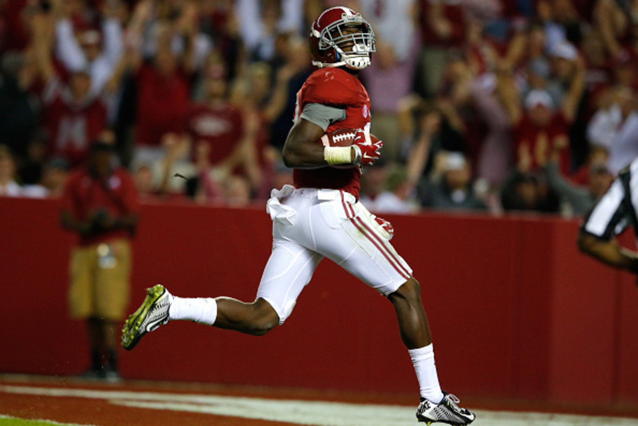 TUSCALOOSA, AL - OCTOBER 10:  Calvin Ridley #3 of the Alabama Crimson Tide takes this reception in for a touchdown against the Arkansas Razorbacks at Bryant-Denny Stadium on October 10, 2015 in Tuscaloosa, Alabama.  (Photo by Kevin C. Cox/Getty Images)