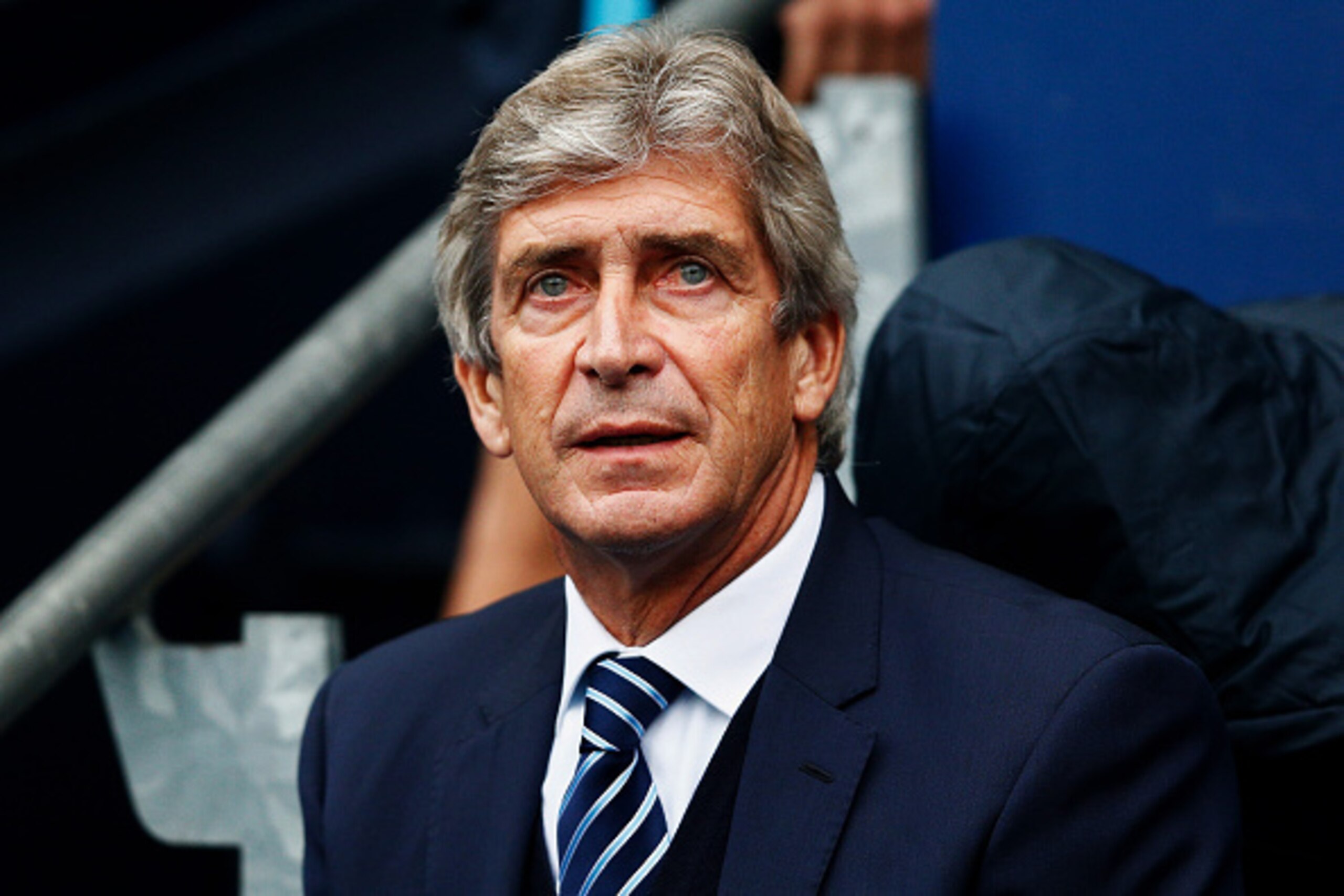 MANCHESTER, ENGLAND - OCTOBER 03:  Manuel Pellegrini, manager of Manchester City looks on prior to the Barclays Premier League match between Manchester City and Newcastle United at Etihad Stadium on October 3, 2015 in Manchester, United Kingdom.  (Photo b