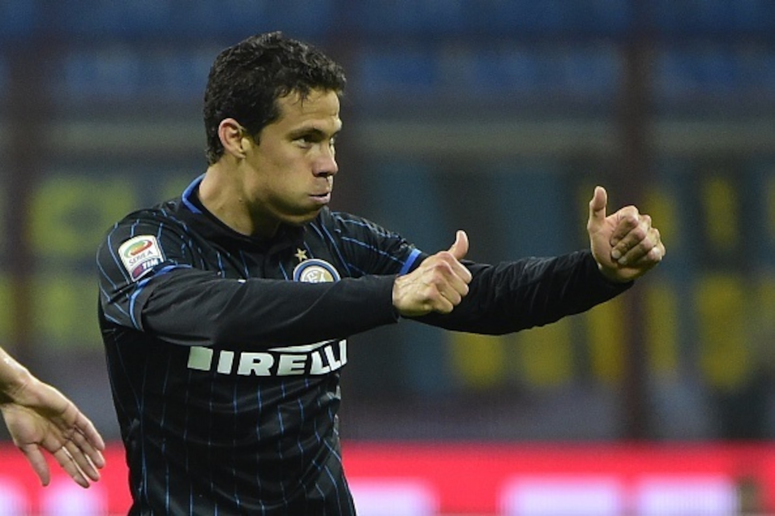 Inter Milan's midfielder from Brazil Hernanes (R) celebrates after scoring during the Italian Serie A football match Inter Milan vs Roma on April 25, 2015 at the San Siro Stadium stadium in Milan. AFP PHOTO / OLIVIER MORIN        (Photo credit should read