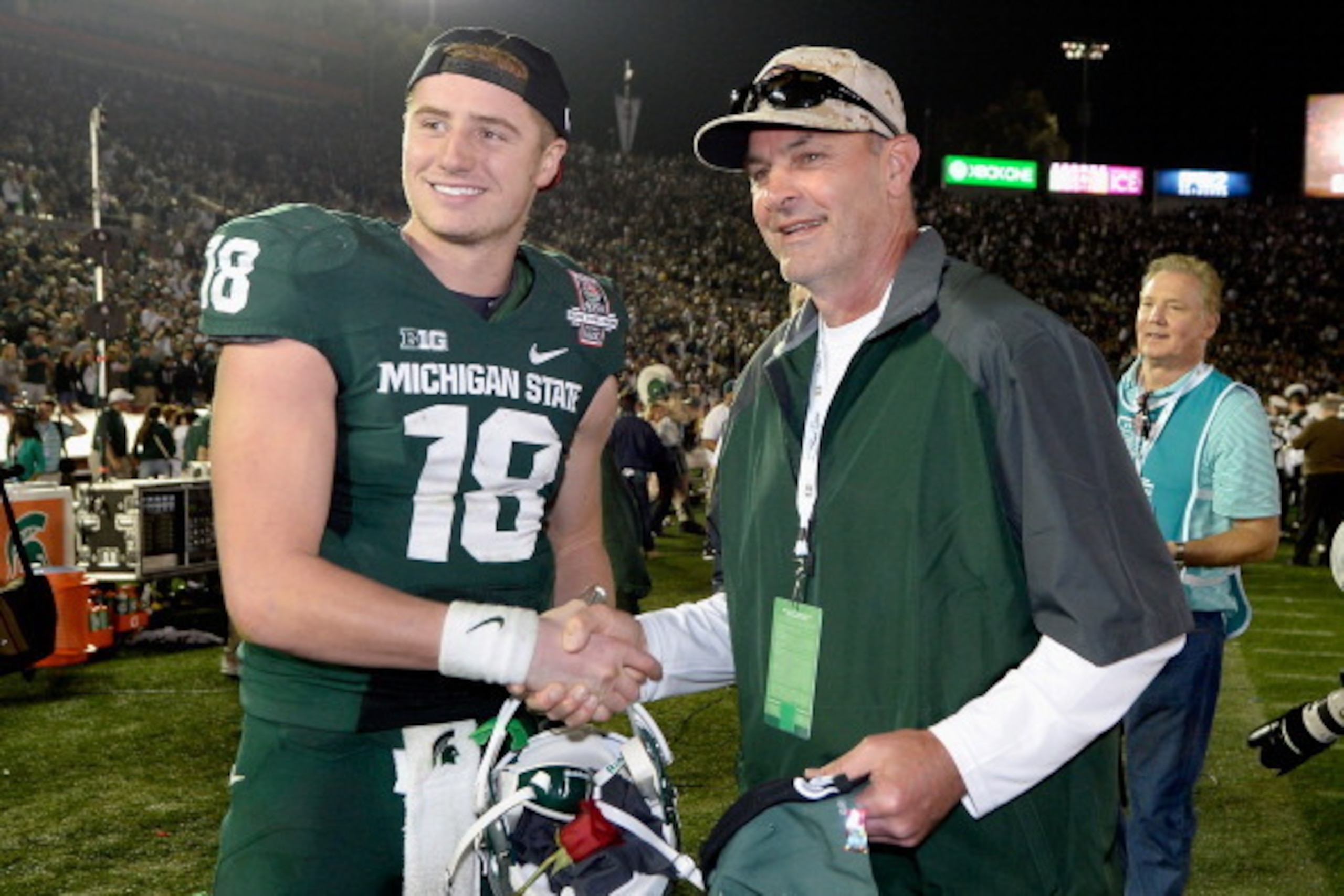 PASADENA, CA - JANUARY 01:  Quarterback Connor Cook #18 of the Michigan State Spartans poses with the manager of the Arizona Diamondbacks, Kirk Gibson, after their 24-20 win over the Stanford Cardinal in the 100th Rose Bowl Game presented by Vizio at the 