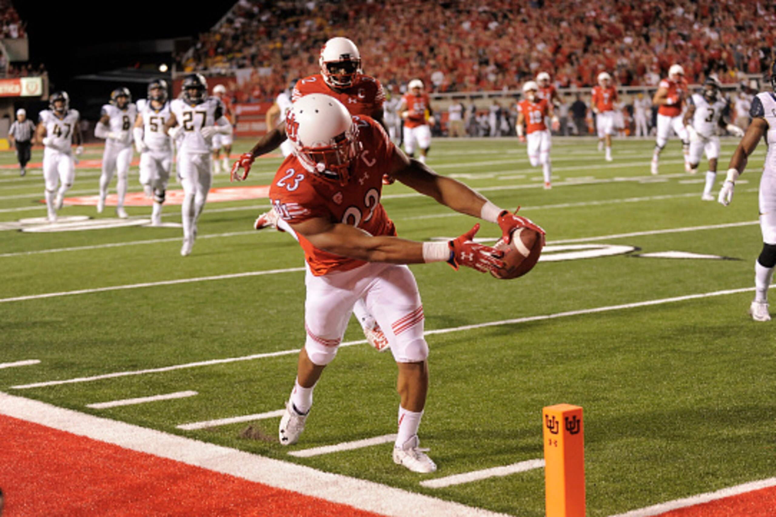 SALT LAKE CITY, UT - OCTOBER 10: Running back Devontae Booker #23 of the Utah Utes scores a first quarter touchdown against the California Golden Bears at Rice-Eccles Stadium on October 10, 2015 in Salt Lake City, Utah. (Photo by Gene Sweeney Jr/Getty Ima