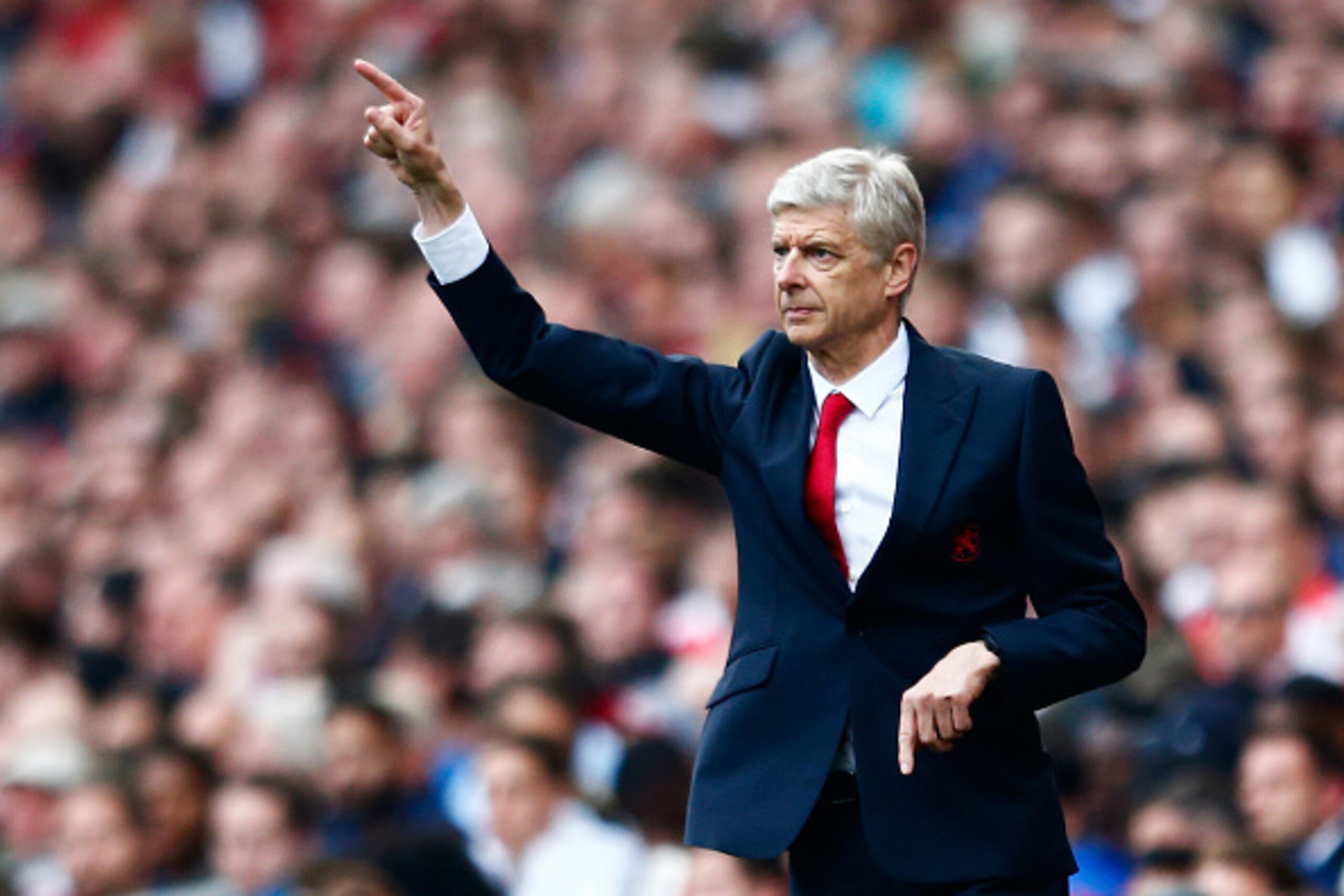 LONDON, ENGLAND - OCTOBER 04:  Arsene Wenger manager of Arsenal gestures on the touchline during the Barclays Premier League match between Arsenal and Manchester United at Emirates Stadium on October 4, 2015 in London, England.  (Photo by Julian Finney/Ge