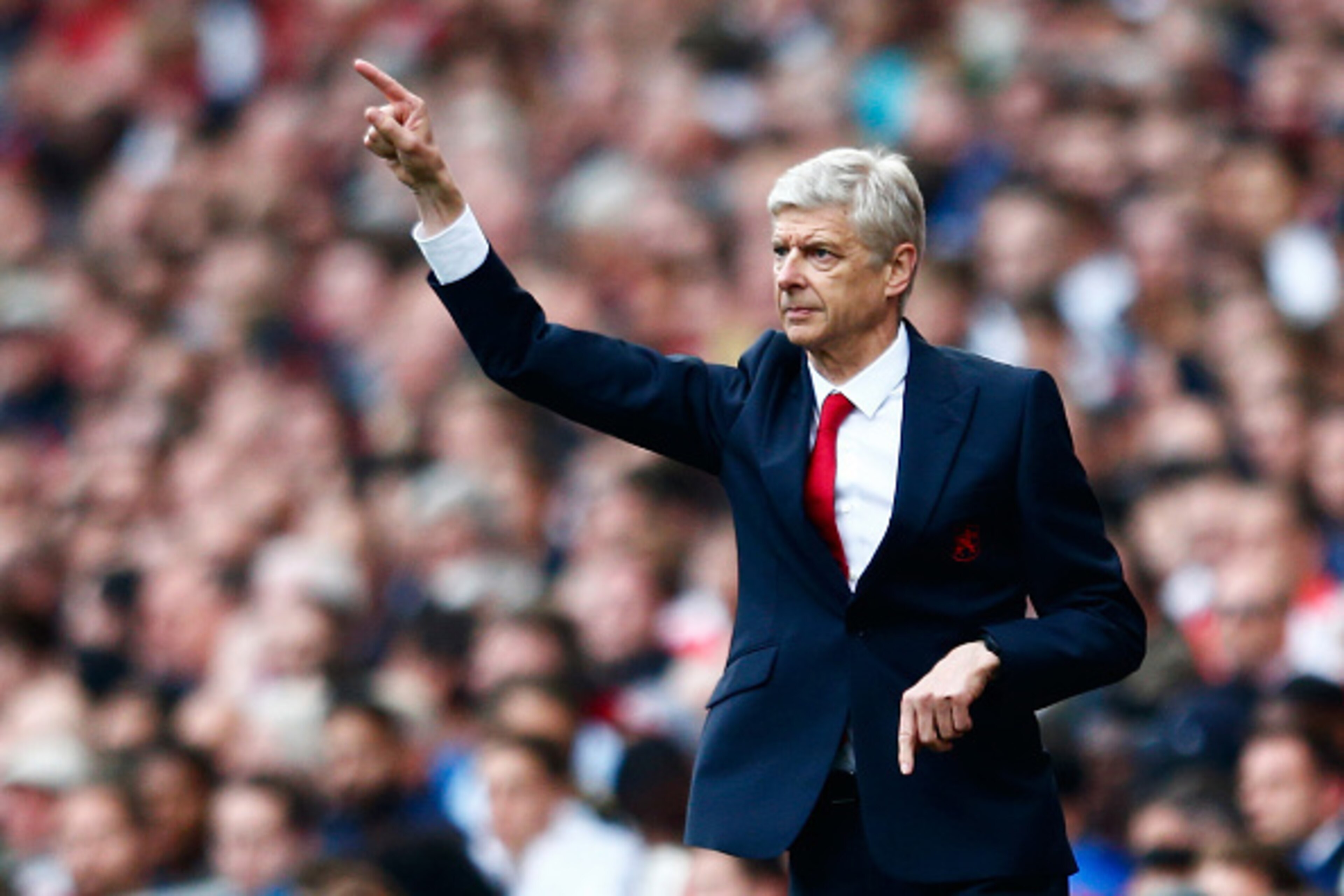 LONDON, ENGLAND - OCTOBER 04:  Arsene Wenger manager of Arsenal gestures on the touchline during the Barclays Premier League match between Arsenal and Manchester United at Emirates Stadium on October 4, 2015 in London, England.  (Photo by Julian Finney/Ge