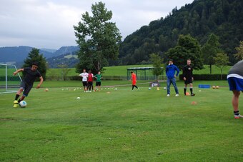 Jaddou (left) trains with Oberstaufen