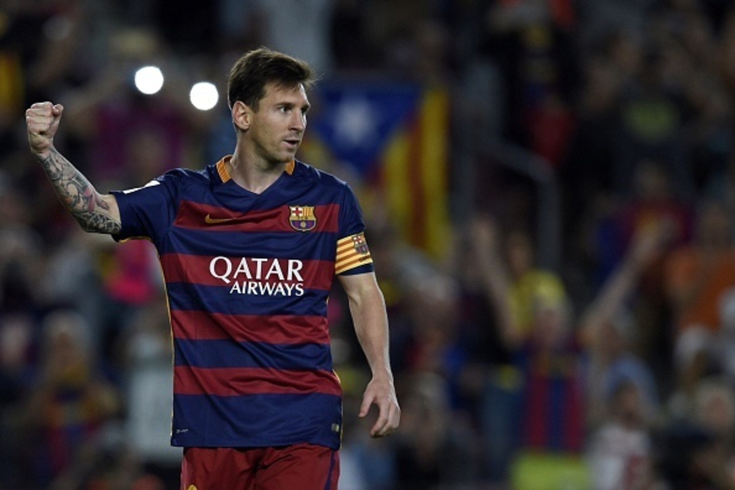 Barcelona's Argentinian forward Lionel Messi celebrates after scoring a goal on a penalty kick during the Spanish league football match FC Barcelona vs Levante UD at the Camp Nou stadium in Barcelona on September 20, 2015.   AFP PHOTO/ LLUIS GENE        (