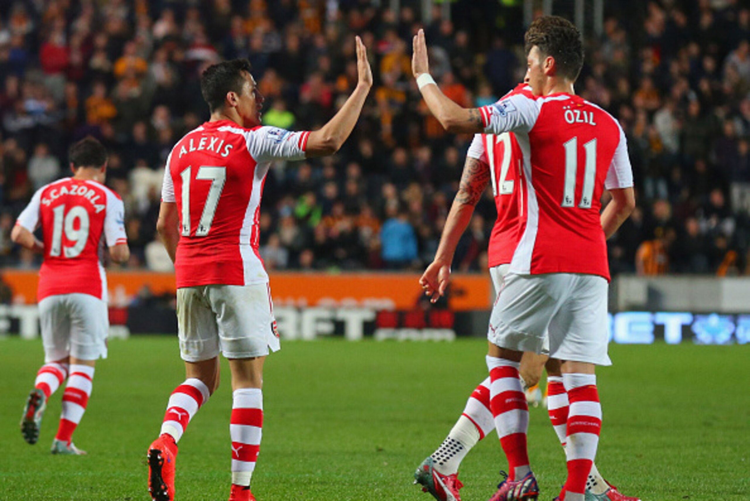 HULL, ENGLAND - MAY 04: Alexis Sanchez of Arsenal celebrates with Mesut Oezil as he scores their third goal during the Barclays Premier League match between Hull City and Arsenal at KC Stadium on May 4, 2015 in Hull, England. (Photo by Alex Livesey/Gett HULL, ENGLAND - MAY 04: Alexis Sanchez of Arsenal celebrates with Mesut Oezil as he scores their third goal during the Barclays Premier League match between Hull City and Arsenal at KC Stadium on May 4, 2015 in Hull, England. (Photo by Alex Livesey/Gett