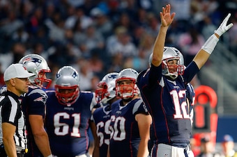ARLINGTON, TX - OCTOBER 11:  Tom Brady #12 of the New England Patriots signals to the sideline during the second half of the NFL game against the Dallas Cowboys at AT&T Stadium on October 11, 2015 in Arlington, Texas.  (Photo by Mike Stone/Getty Images)