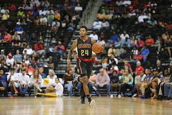JACKSONVILLE, FL - OCTOBER 9:  Kent Bazemore #24 of the Atlanta Hawks handles the ball against the New Orleans Pelicans during a preseason game on October 9, 2015 at the Jacksonville Veterans Memorial Arena in Jacksonville, Florida. NOTE TO USER: User exp