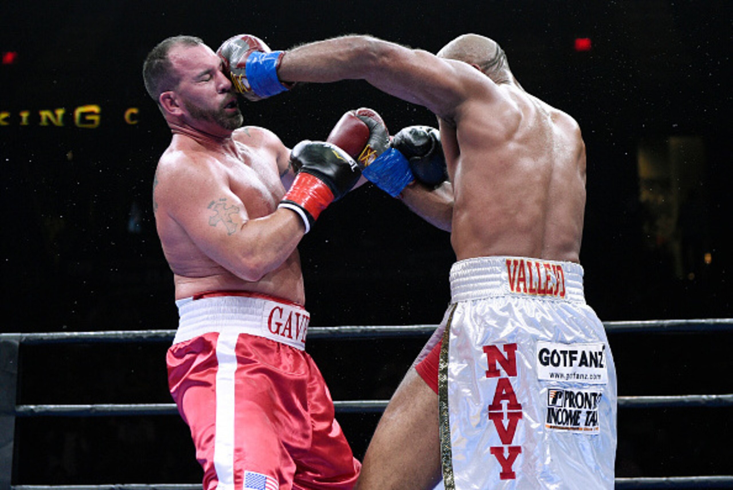 ONTARIO, CA - MARCH 13: Gerald Washington (R) throws a punch against Jason Gavern during their 8 round heavyweight bout at Citizens Business Bank Arena March 13, 2015 in Ontario, California. (Photo by Kevork Djansezian/Getty Images)