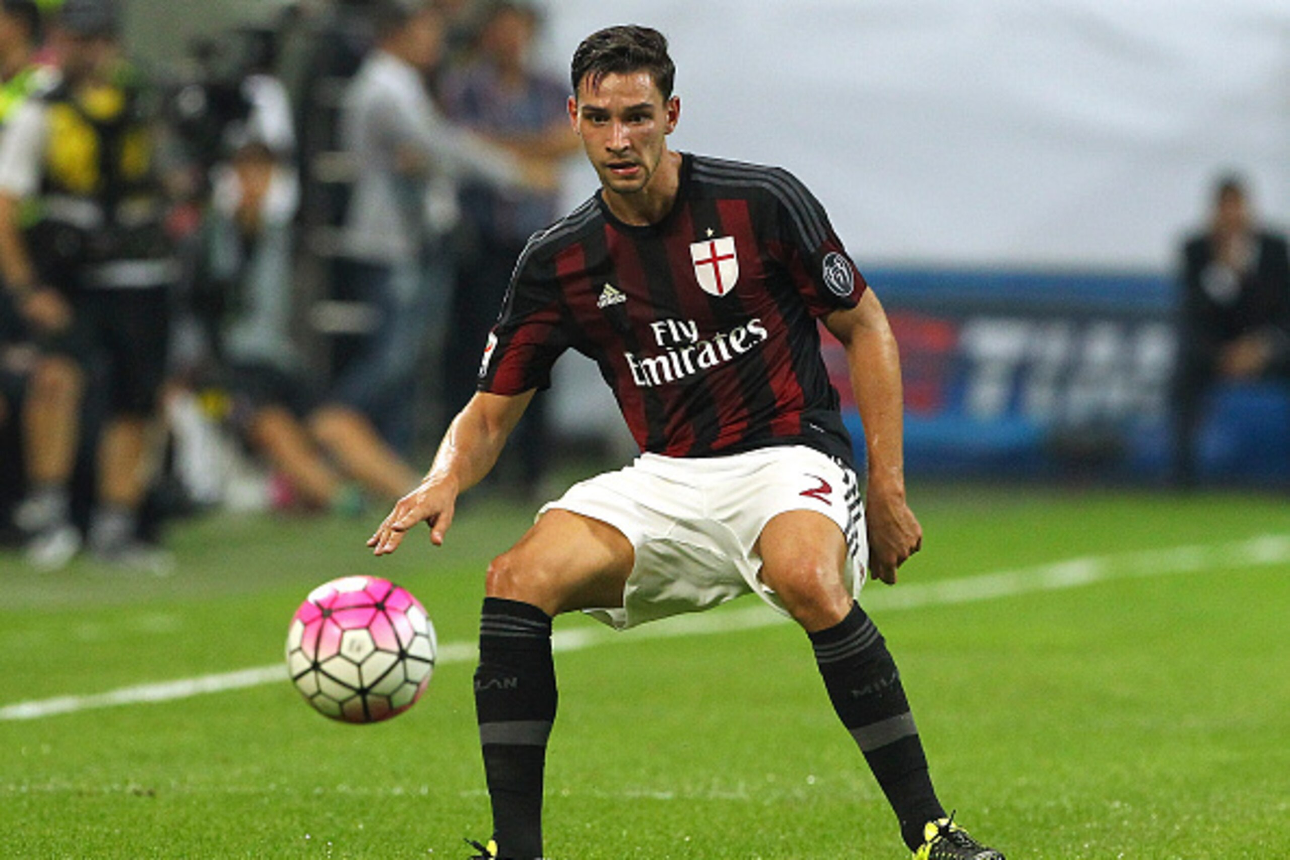 MILAN, ITALY - AUGUST 29: Mattia De Sciglio of AC Milan in action during the Serie A match between AC Milan and Empoli FC at Stadio Giuseppe Meazza on August 29, 2015 in Milan, Italy. (Photo by Marco Luzzani/Getty Images) MILAN, ITALY - AUGUST 29: Mattia De Sciglio of AC Milan in action during the Serie A match between AC Milan and Empoli FC at Stadio Giuseppe Meazza on August 29, 2015 in Milan, Italy. (Photo by Marco Luzzani/Getty Images)