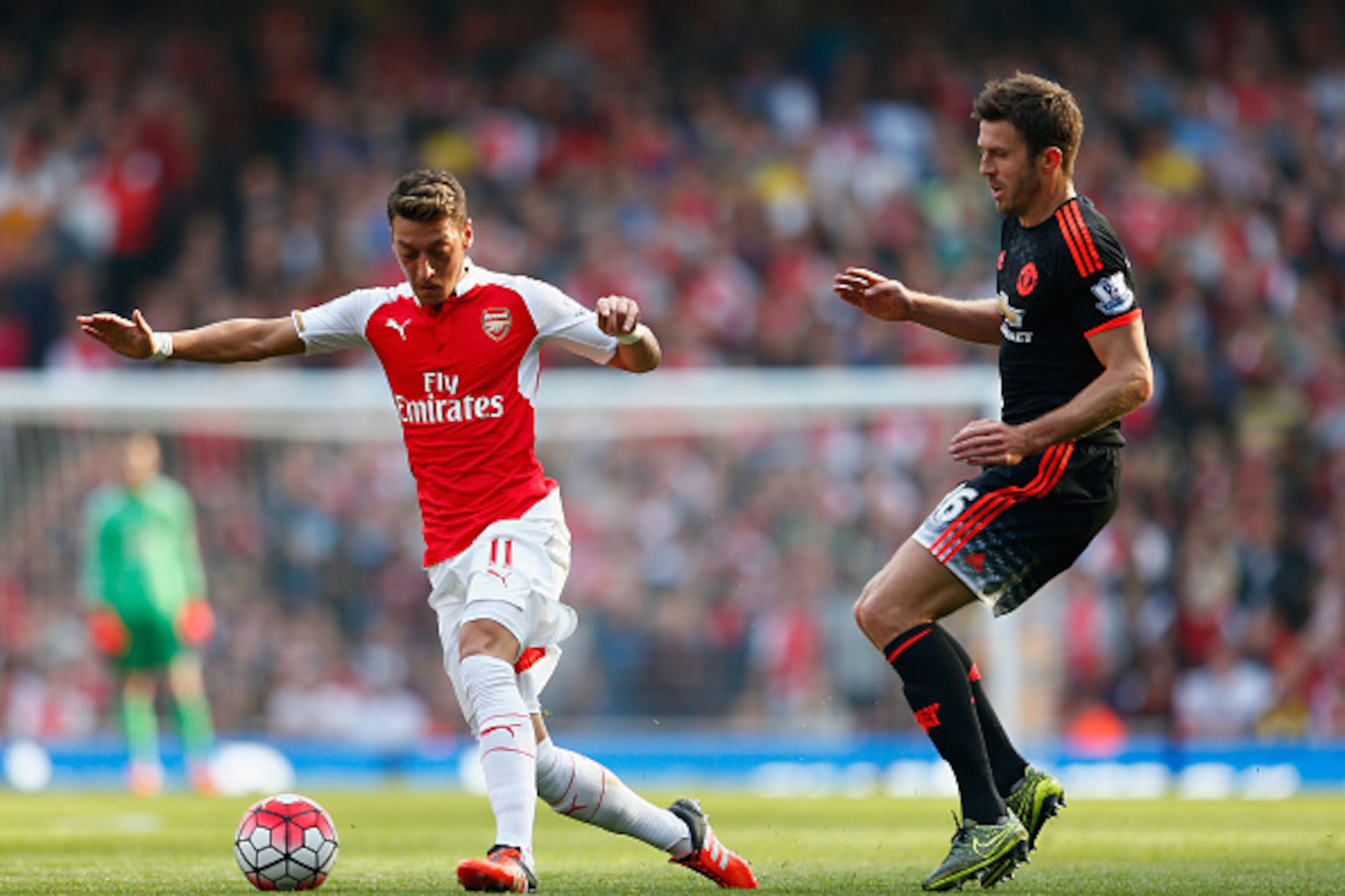 LONDON, ENGLAND - OCTOBER 04: Mesut Oezil of Arsenal and Michael Carrick of Manchester United during the Barclays Premier League match between Arsenal and Manchester United at Emirates Stadium on October 4, 2015 in London, England. (Photo by Julian Finn LONDON, ENGLAND - OCTOBER 04: Mesut Oezil of Arsenal and Michael Carrick of Manchester United during the Barclays Premier League match between Arsenal and Manchester United at Emirates Stadium on October 4, 2015 in London, England. (Photo by Julian Finn