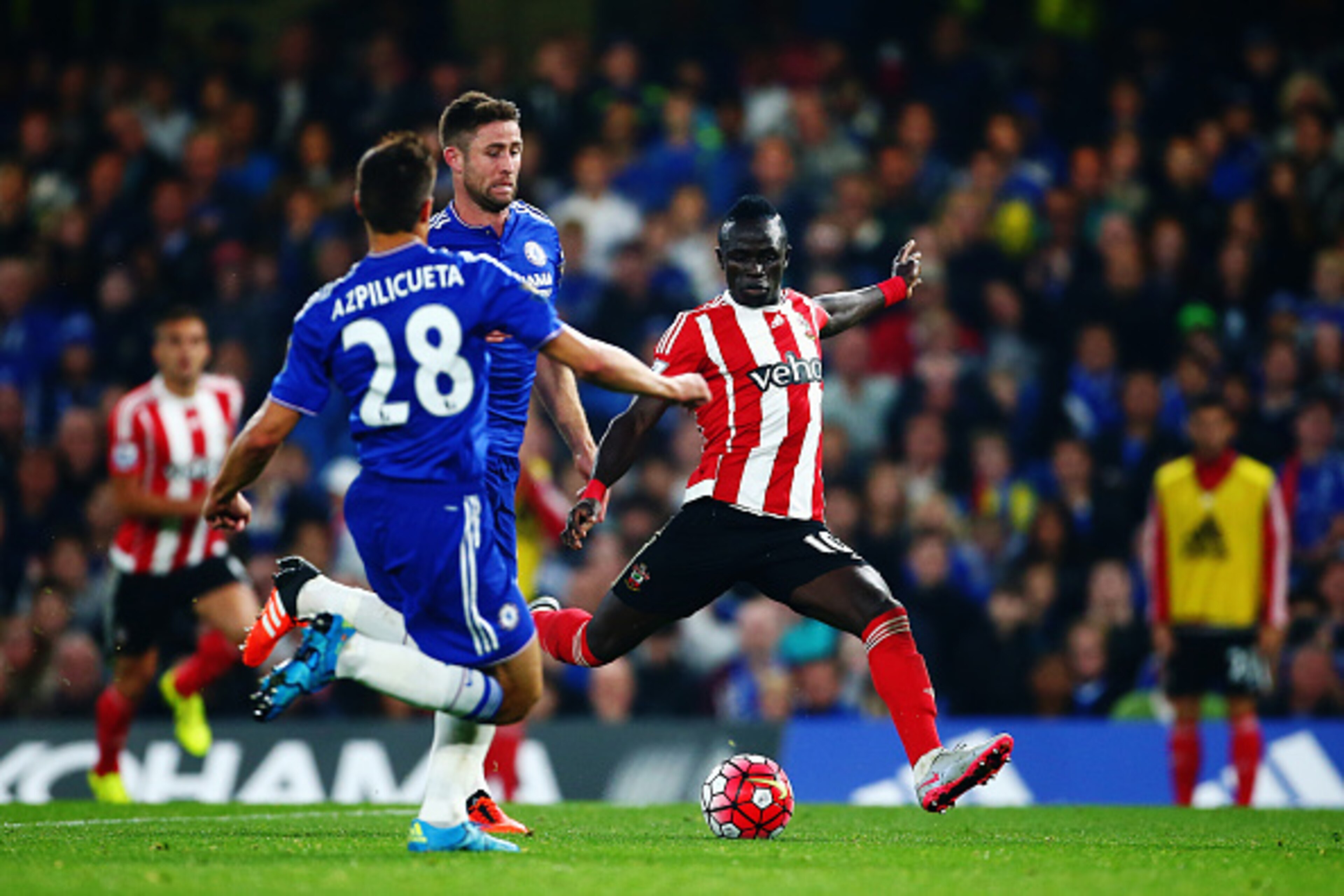 LONDON, ENGLAND - OCTOBER 03:  Sadio Mane of Southampton scores his team's second goal during the Barclays Premier League match between Chelsea and Southampton at Stamford Bridge on October 3, 2015 in London, United Kingdom.  (Photo by Jordan Mansfield/Ge
