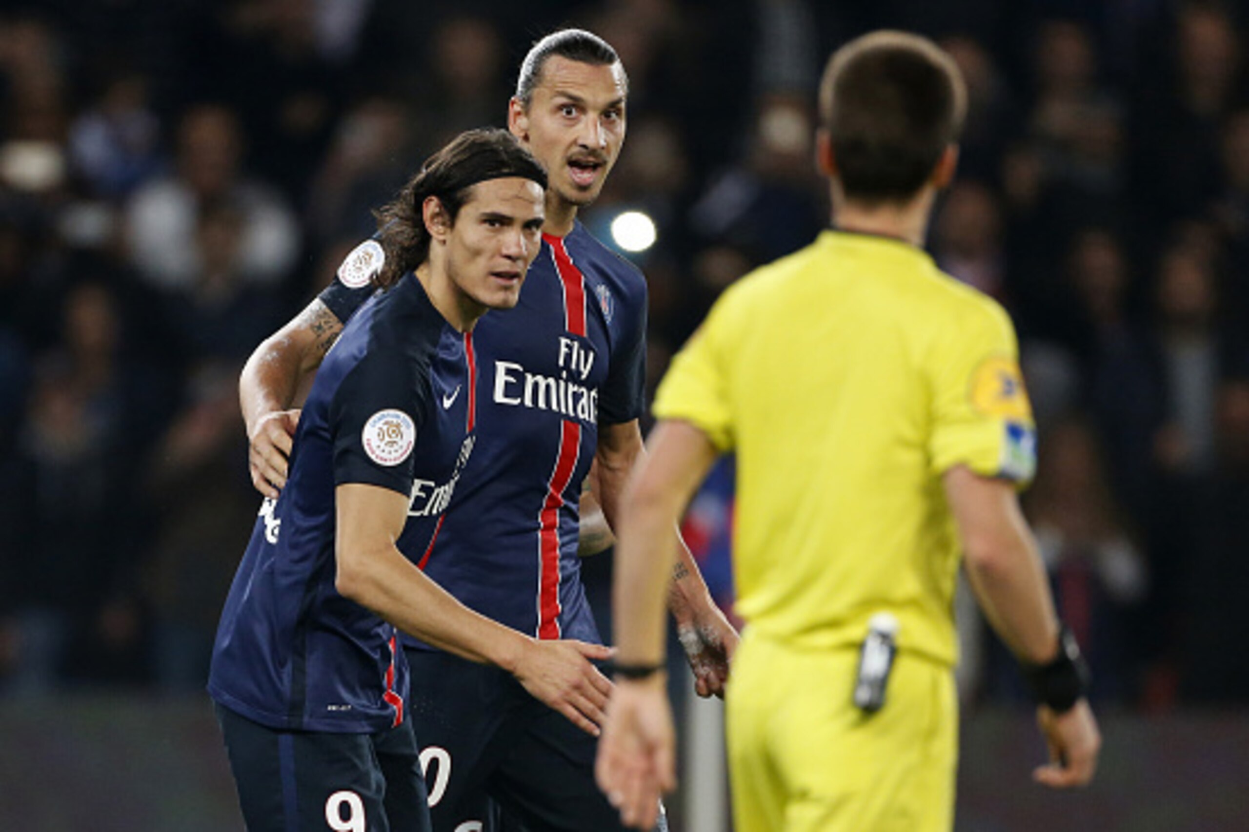 PARIS, FRANCE - OCTOBER 4: Zlatan Ibrahimovic and Edinson Cavani of PSG (left) look towards referee Benoit Bastien during the French Ligue 1 match between Paris Saint-Germain FC (PSG) and Olympique de Marseille at Parc des Princes stadium on October 4, 20