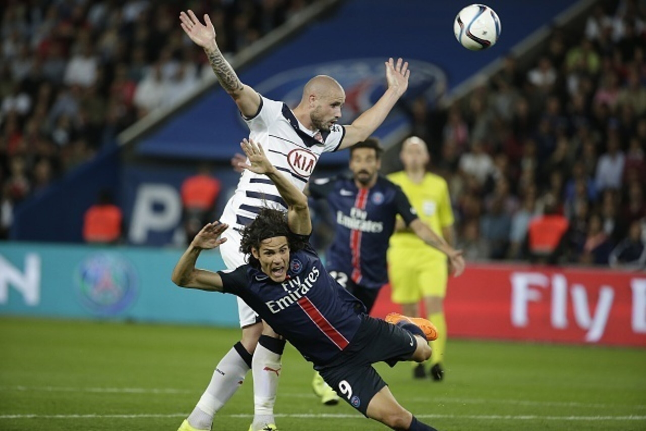 Paris Saint-Germain's Uruguayan forward Edinson Cavani is fouled by Bordeaux's French defender Nicolas Pallois (back) during the French L1 football match between Paris Saint-Germain (PSG) and Bordeaux at the Parc des Princes stadium in Paris on September 