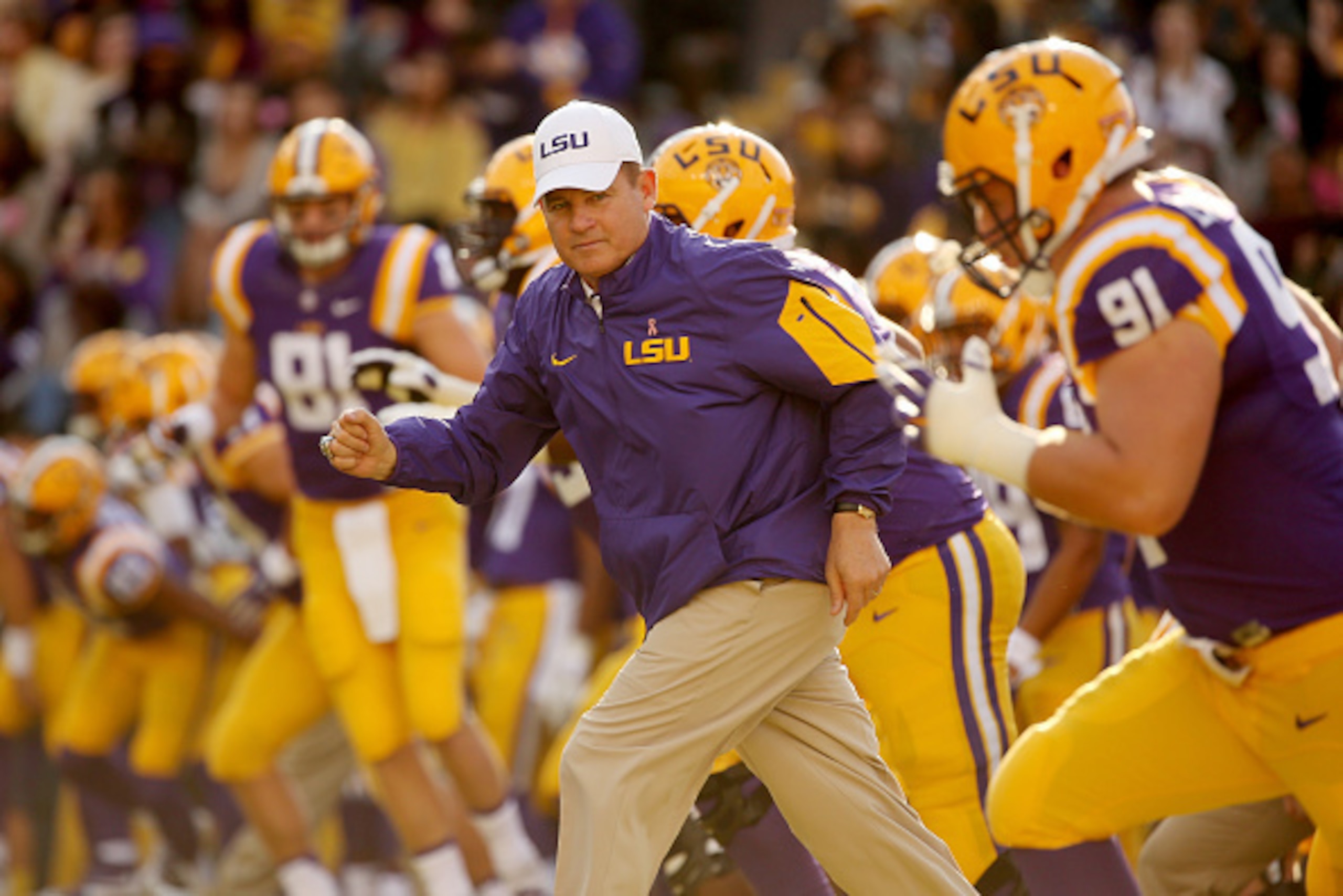 BATON ROUGE, LA - OCTOBER 03:  Head coach Les Miles of the LSU Tigers leads the team on to the field at Tiger Stadium on October 3, 2015 in Baton Rouge, Louisiana.  (Photo by Chris Graythen/Getty Images)